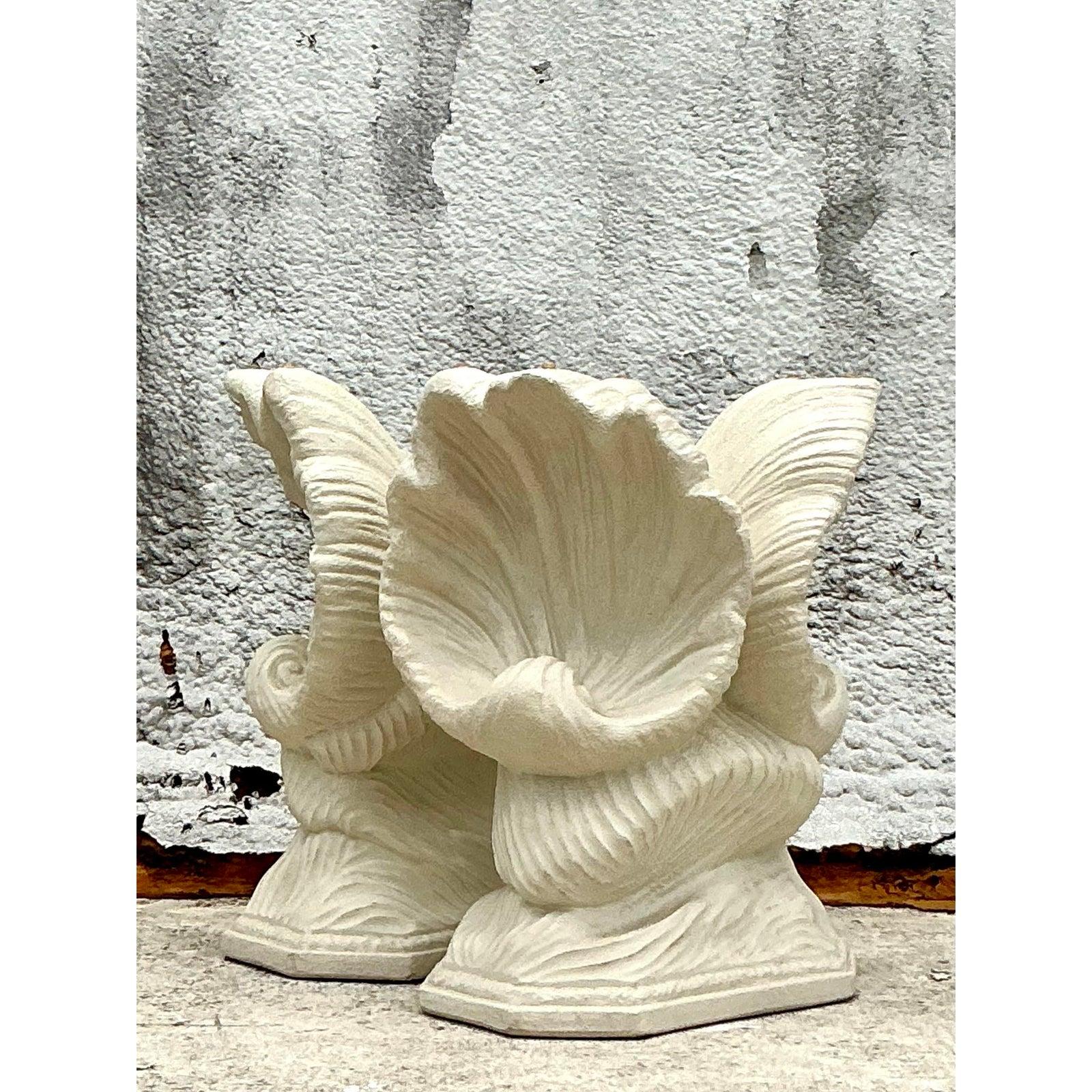 Vintage Coastal Plaster Clam Shell Table Pedestals - Set of 2 Regencia de Hollywood en venta