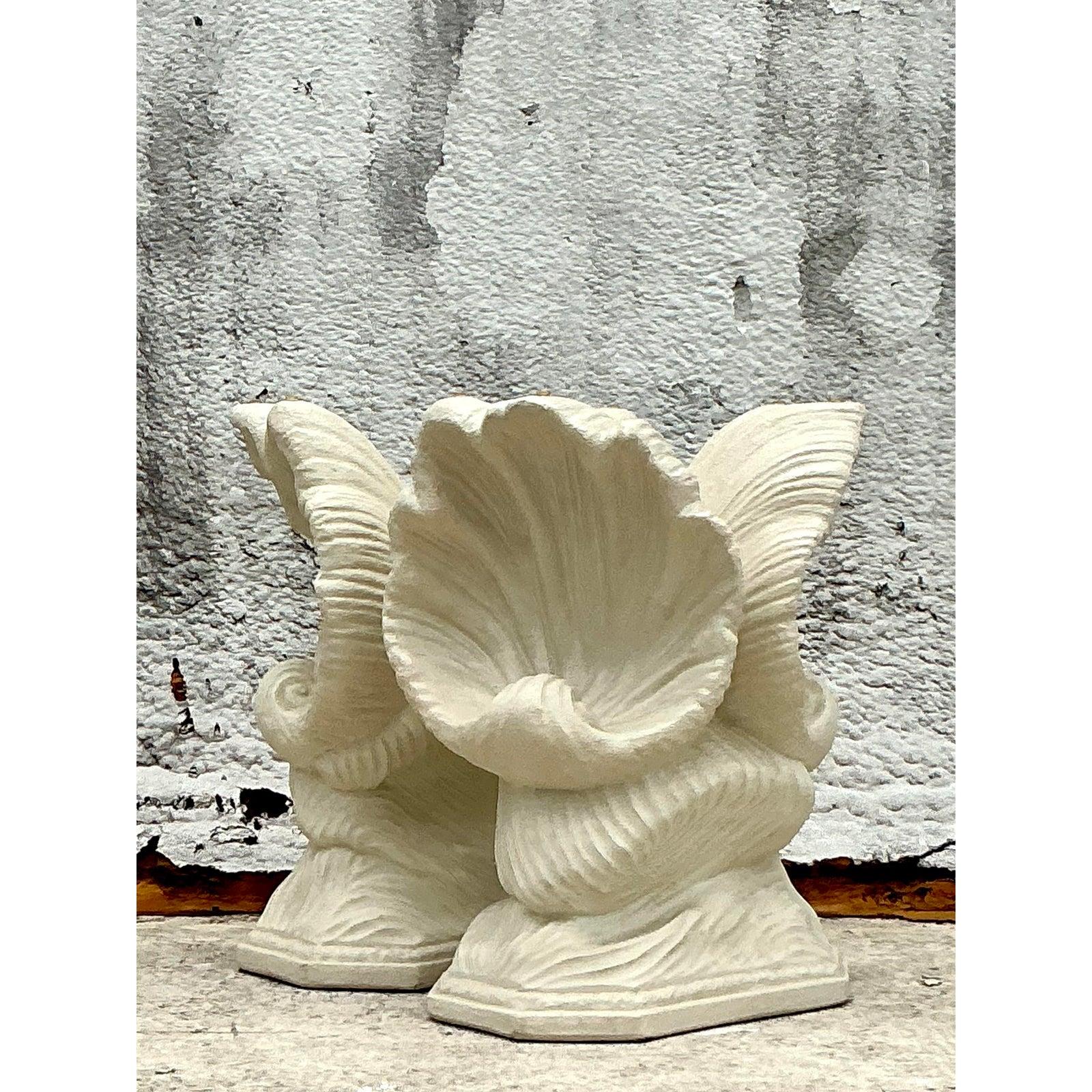 Vintage Coastal Plaster Clam Shell Table Pedestals - Set of 2 Estadounidense en venta