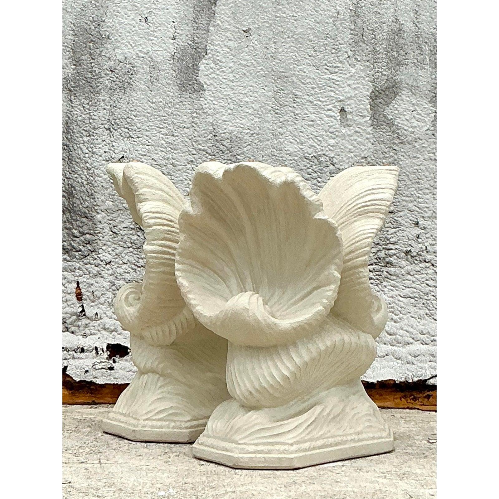 Vintage Coastal Plaster Clam Shell Table Pedestals - Set of 2 en Bueno estado para la venta en west palm beach, FL