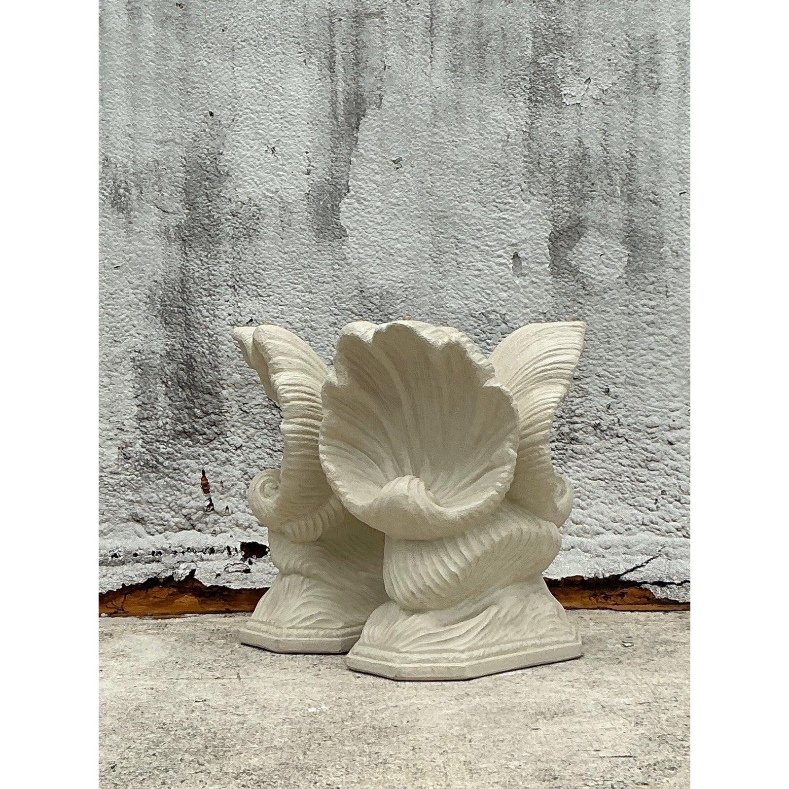 Vintage Coastal Plaster Clam Shell Table Pedestals - Set of 2 Yeso en venta
