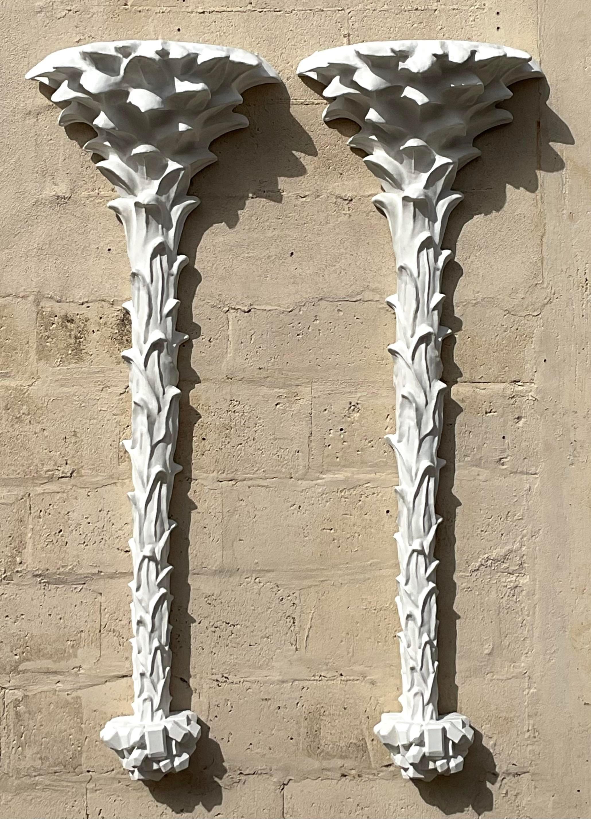Américain Appliques murales vintage en plâtre avec palmier - une paire en vente