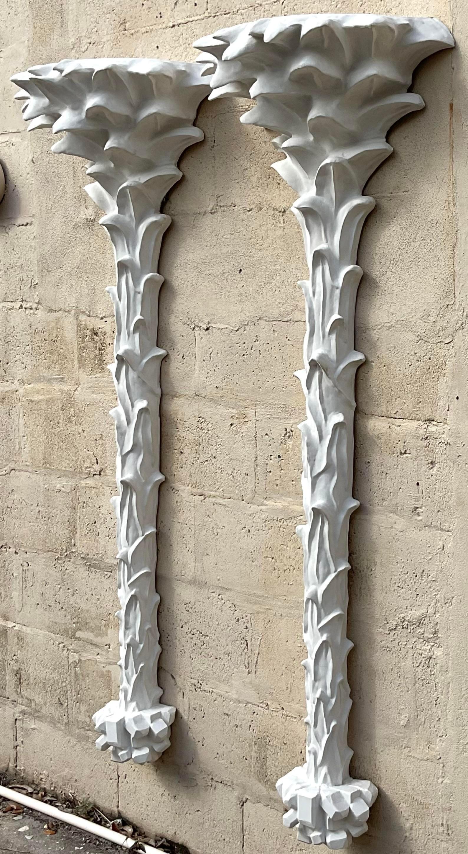 Appliques murales vintage en plâtre avec palmier - une paire Bon état - En vente à West Palm Beach, FL