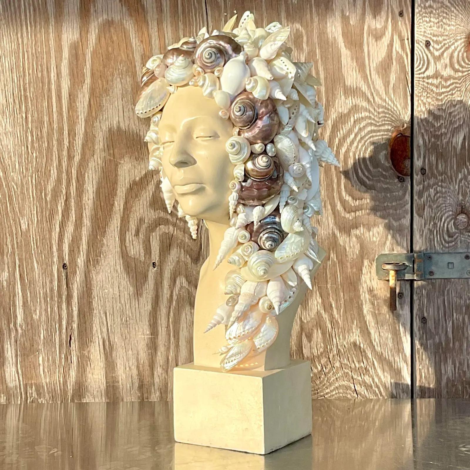 20ième siècle Vieille coquille de plâtre côtière Buste de femme en vente