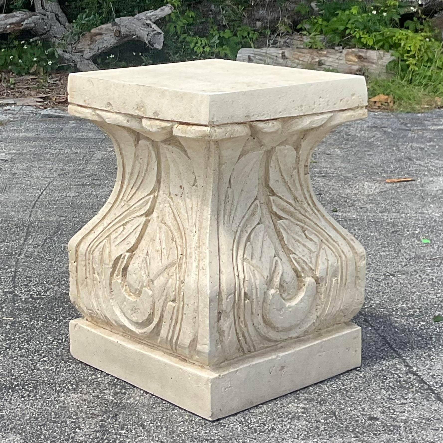 Vintage Coastal Gips Tisch Pedestal (20. Jahrhundert) im Angebot