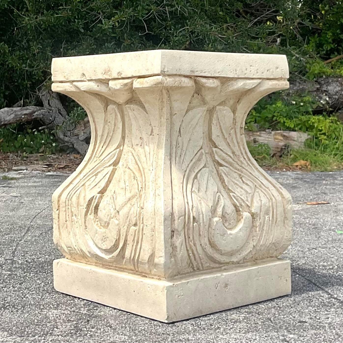 Vintage Coastal Gips Tisch Pedestal im Angebot 1
