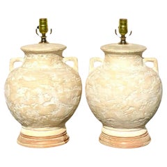 Paire de lampes urnes en plâtre de style côtier
