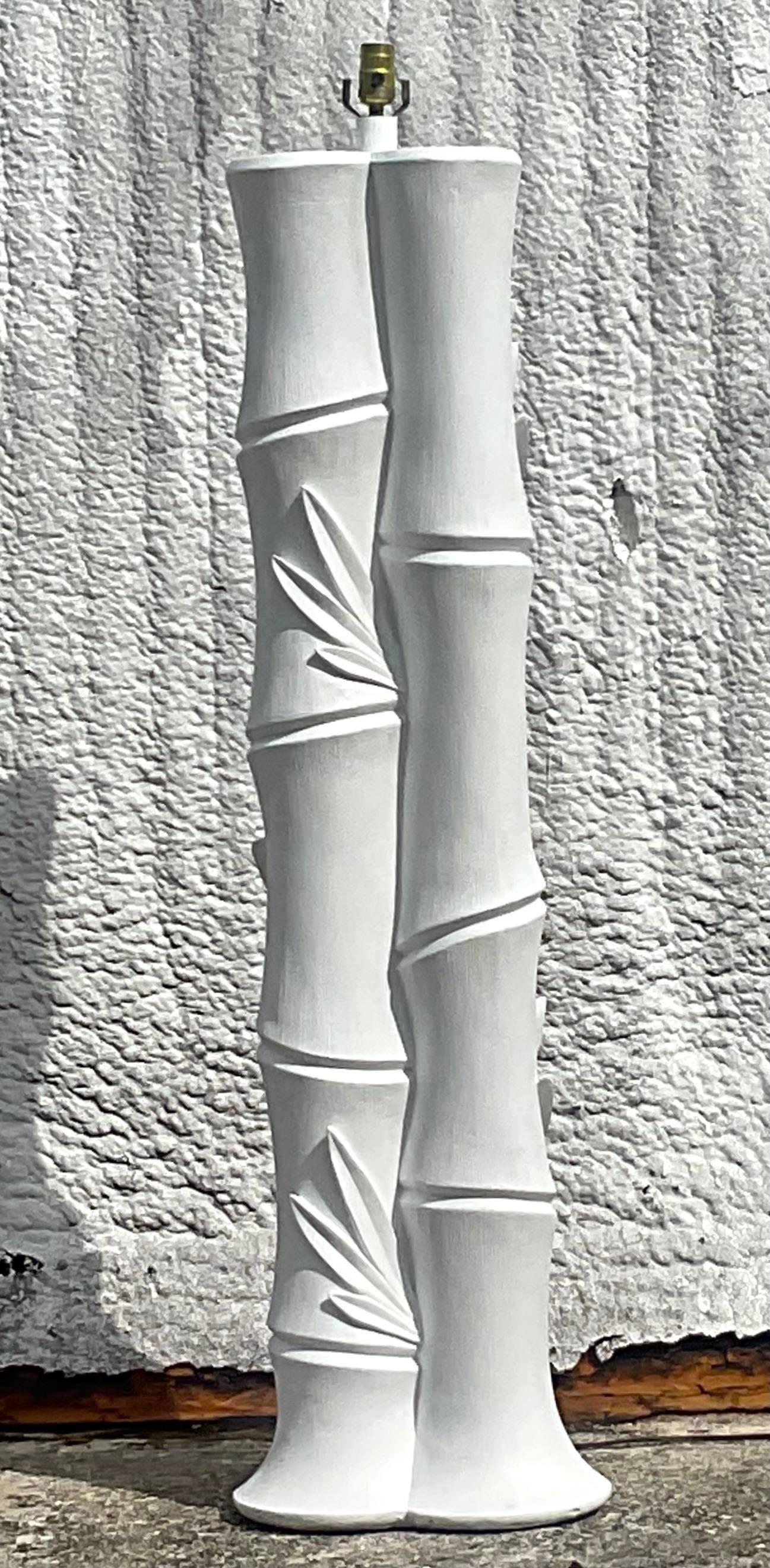 20ième siècle Lampadaire vintage en plâtre côtier et céramique blanche bambou en vente