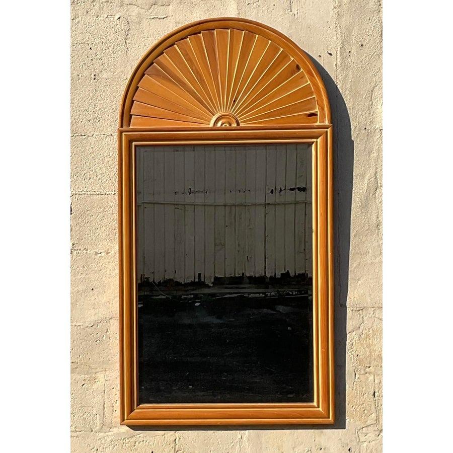 Espejo Vintage Coastal Plisado de Pino Nudoso Estadounidense en venta