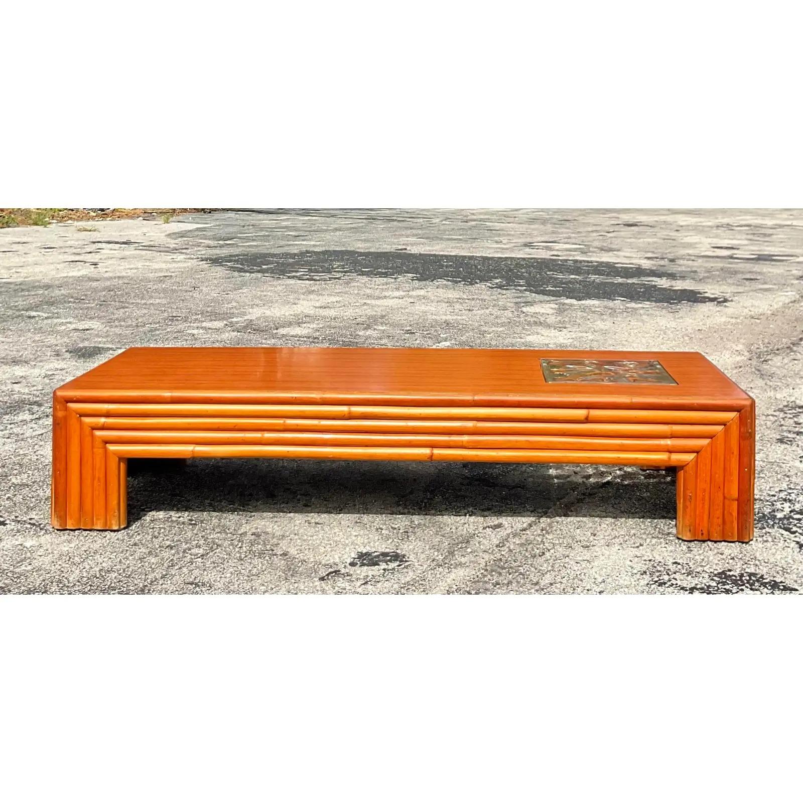 Table basse cubique rétro en verre et rotin en forme de bretzel côtier en vente 2
