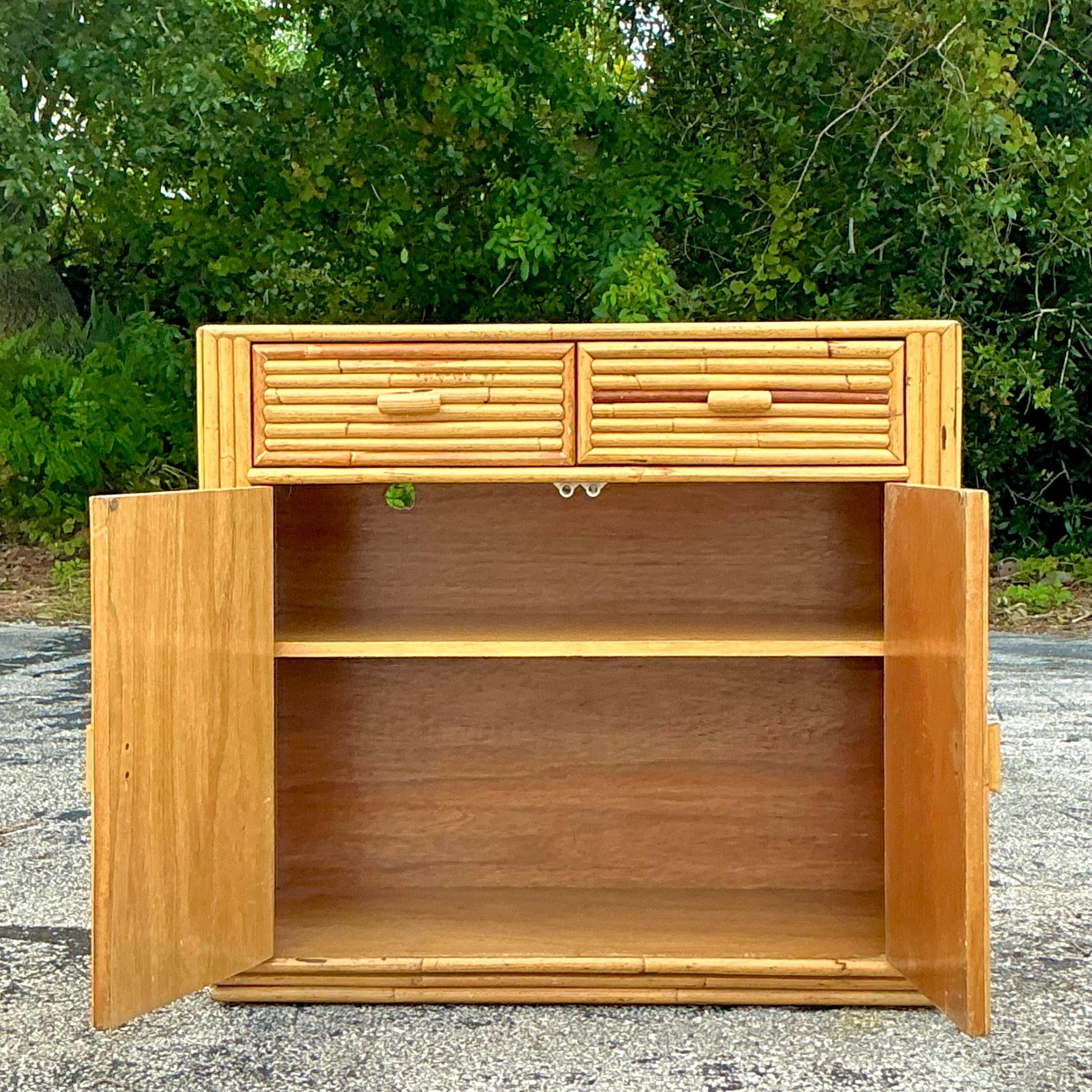 Rattan-Kabinett im Küstenstil (Philippinisch) im Angebot