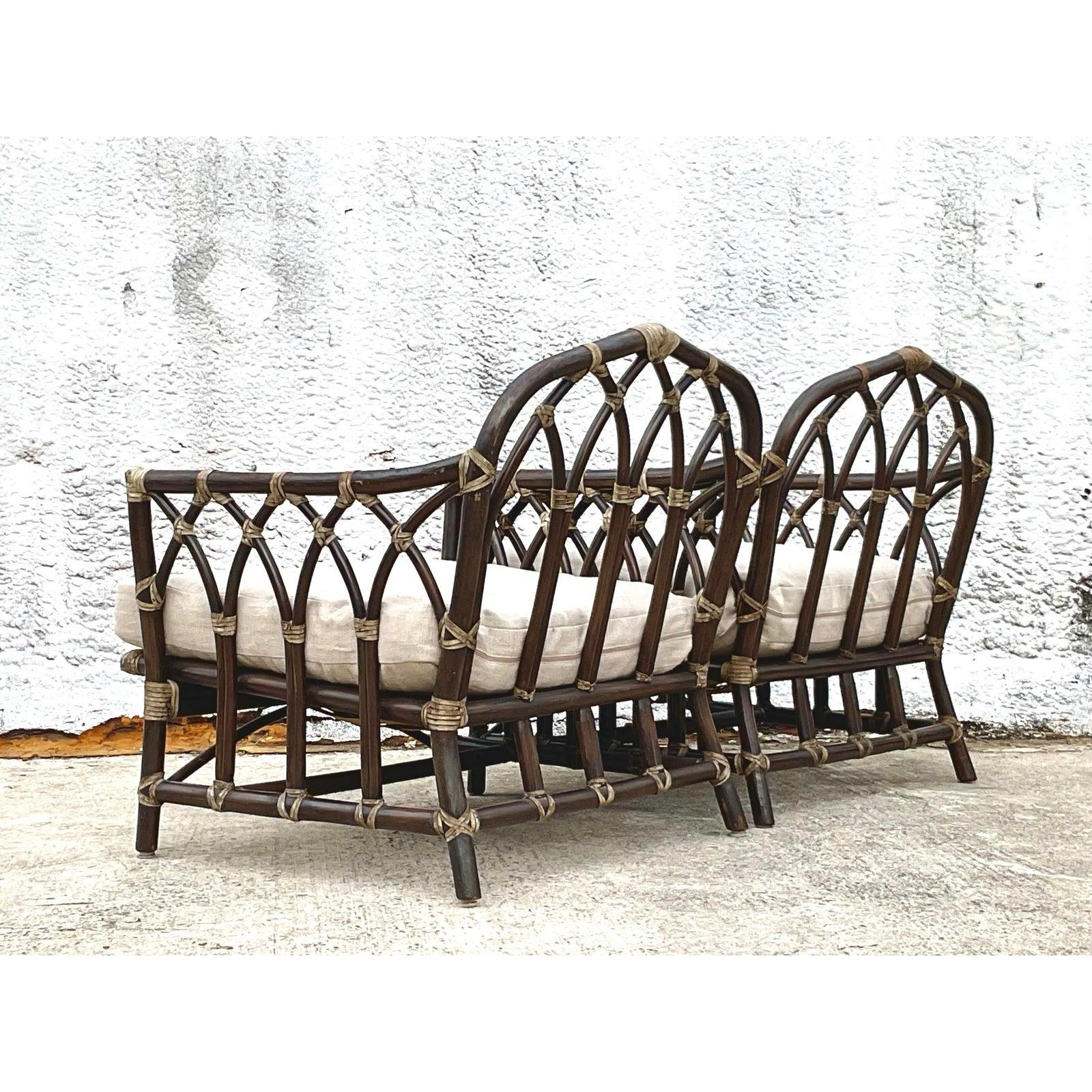 Vintage Coastal-Rattan-Kathedrales-Loungesessel nach McGuire, 2er-Set im Angebot 3