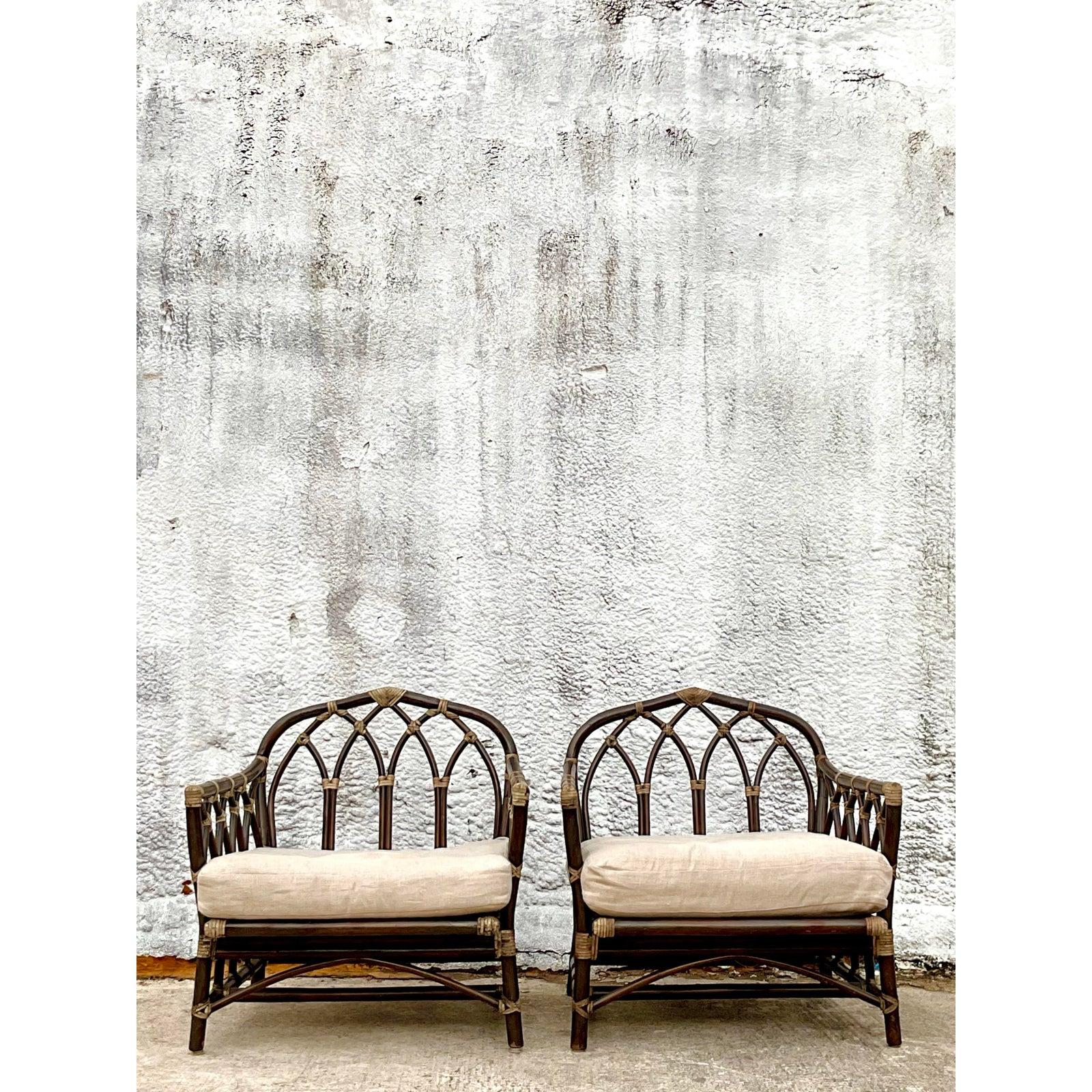 Vintage Coastal-Rattan-Kathedrales-Loungesessel nach McGuire, 2er-Set im Zustand „Gut“ im Angebot in west palm beach, FL
