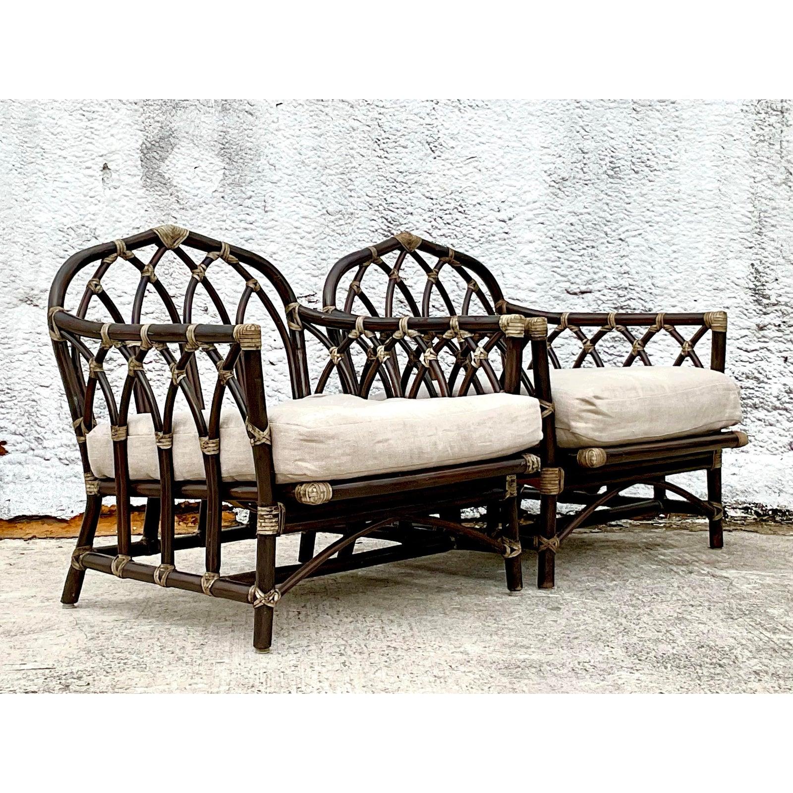 Vintage Coastal-Rattan-Kathedrales-Loungesessel nach McGuire, 2er-Set im Angebot 1