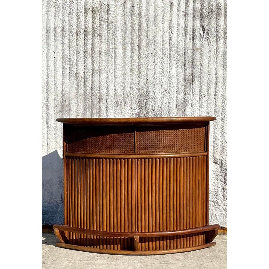 Vintage Coastal Rattan Curved Dry Bar Bon état à west palm beach, FL