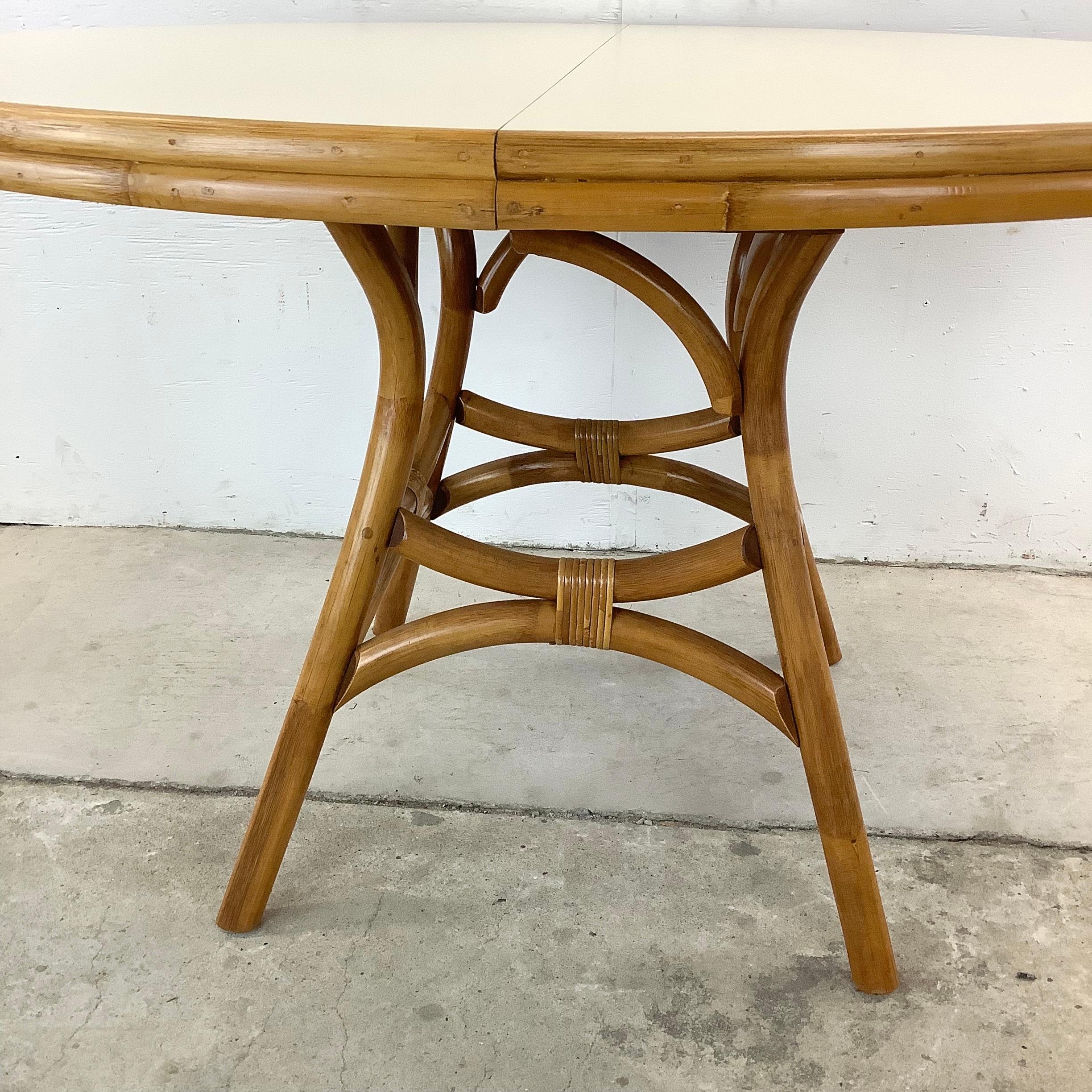 Vintage Coastal Rattan Dining Table With Leaf In Good Condition In Trenton, NJ
