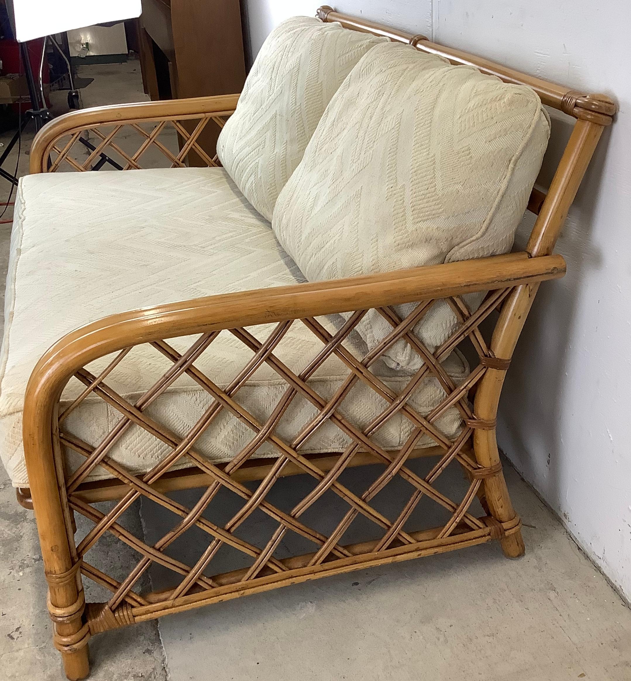 Vintage Coastal Rattan Loveseat by Ficks Reed In Good Condition For Sale In Trenton, NJ