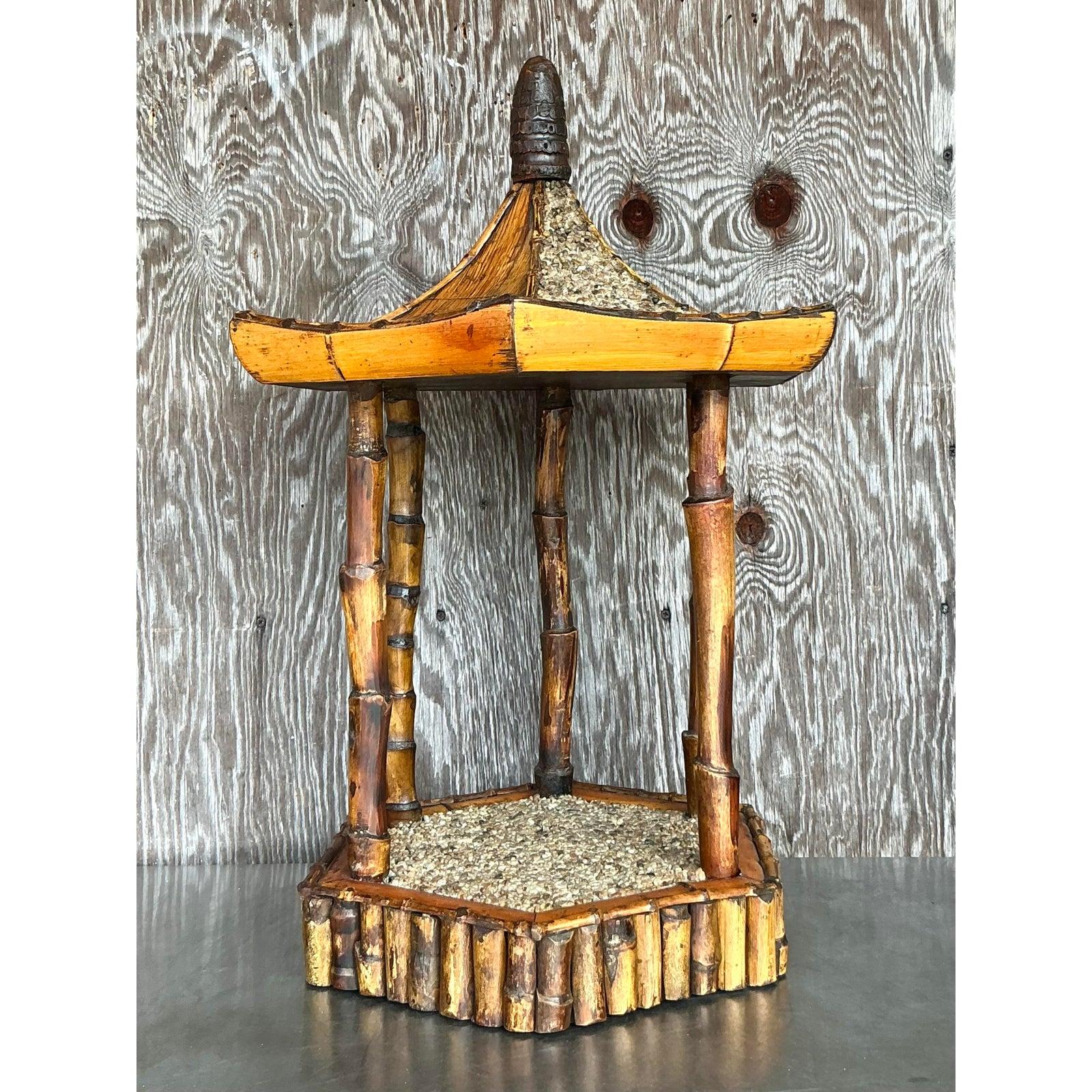 Vintage Coastal Rattan Pagode Pedestal im Zustand „Gut“ im Angebot in west palm beach, FL