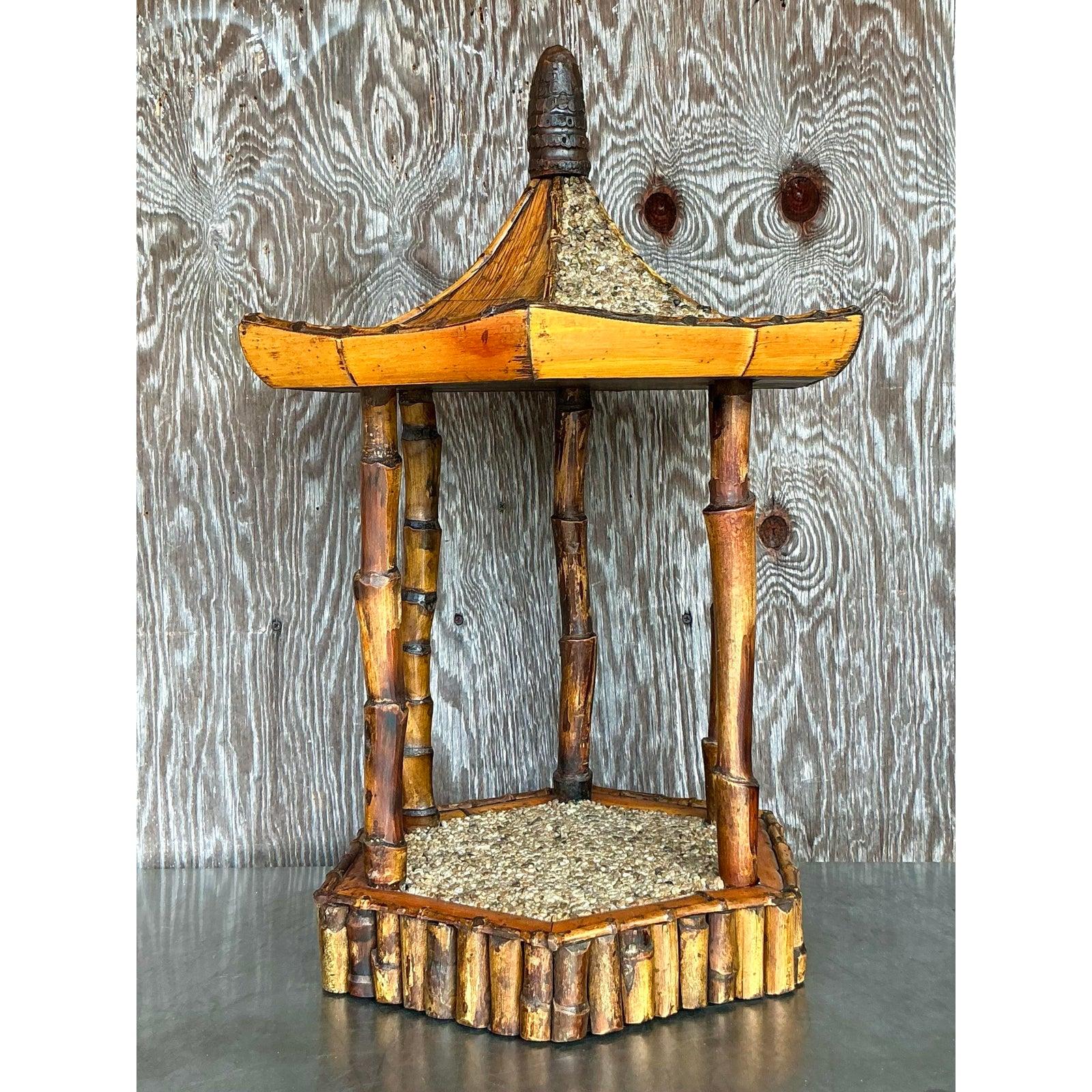 Vintage Coastal Rattan Pagode Pedestal im Angebot 1