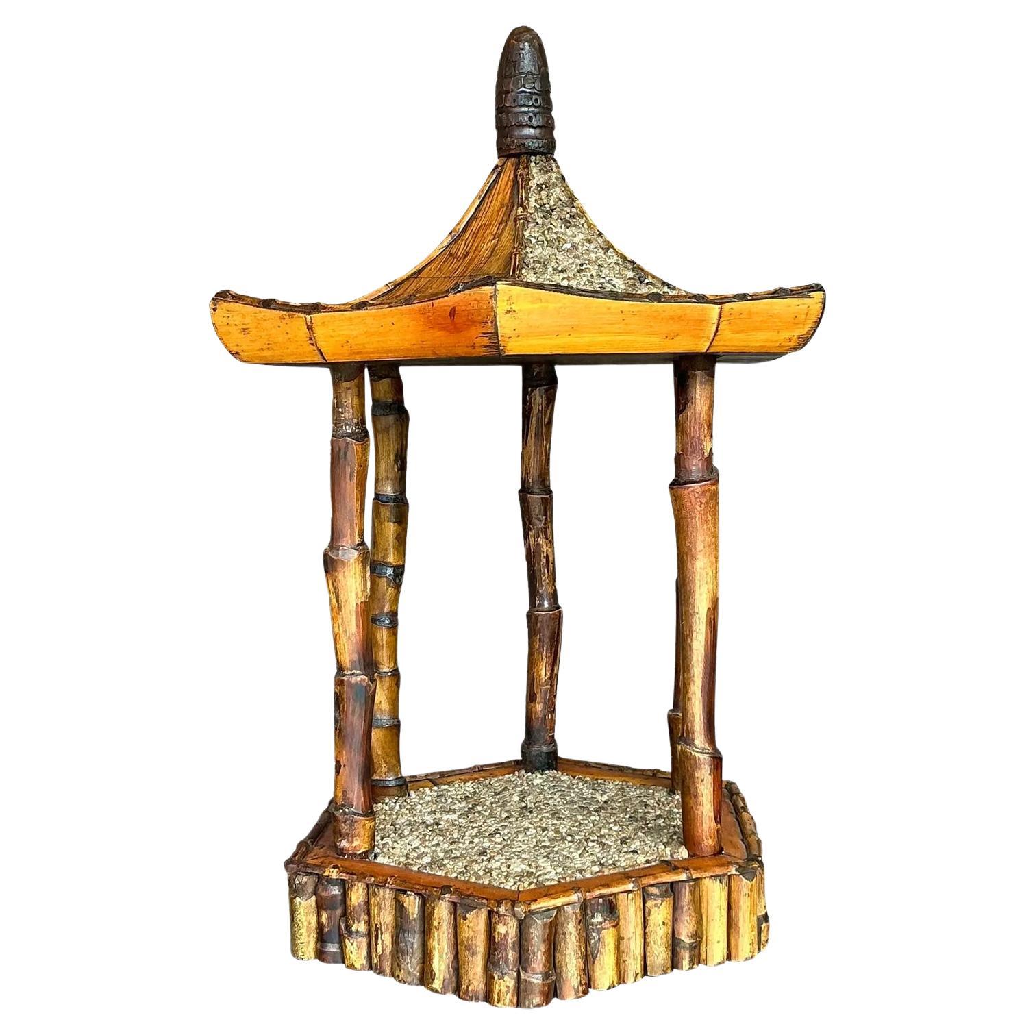 Pedestal Pagoda Vintage Coastal de Ratán