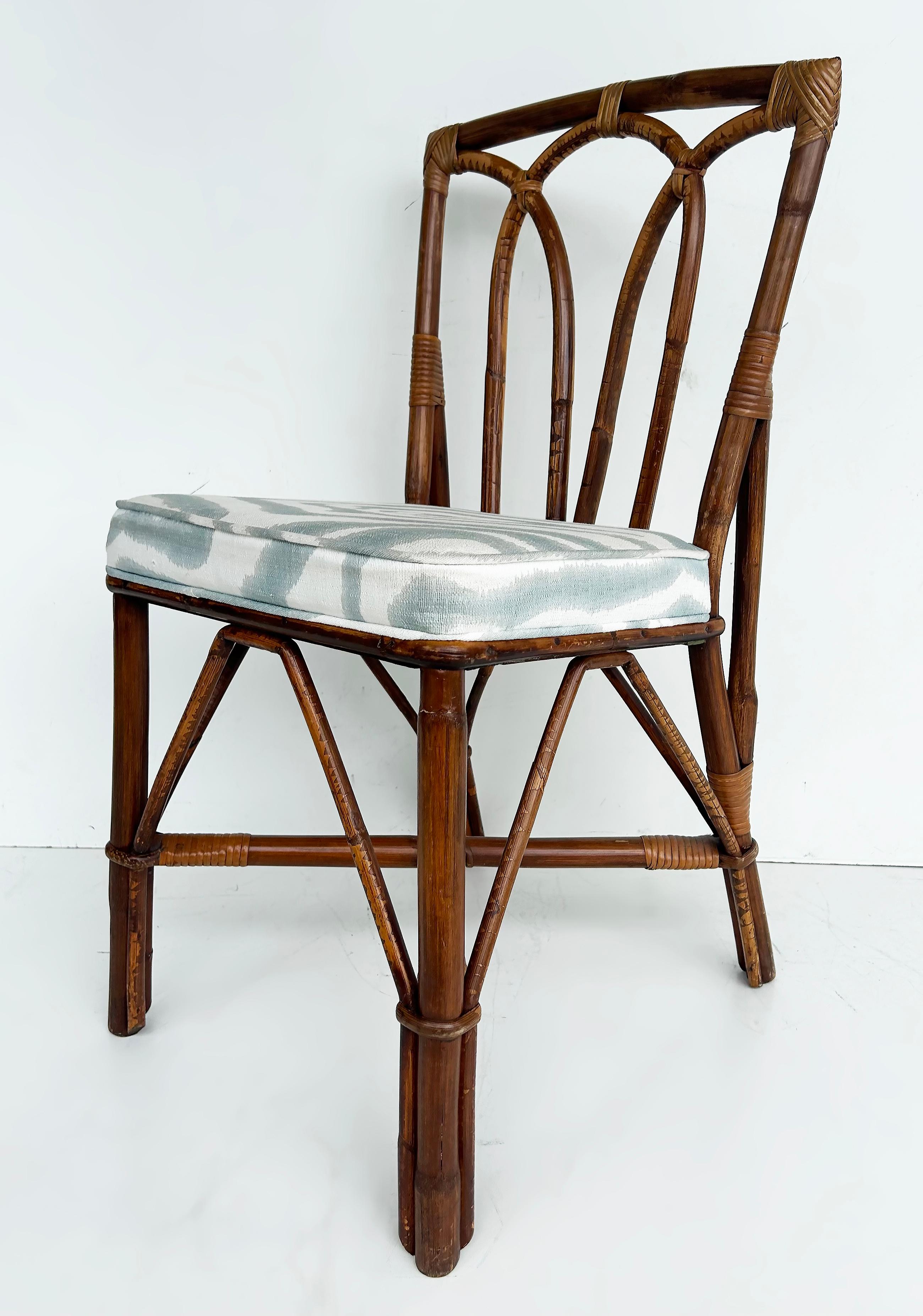 Sedie laterali in rattan costiero vintage con cuscini imbottiti, set da 4 in vendita 3