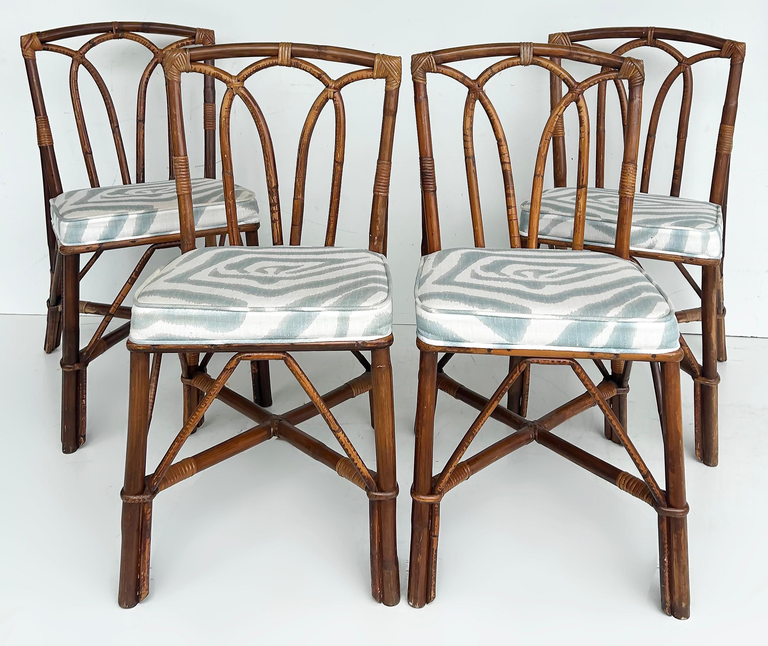 Sedie laterali in rattan costiero vintage con cuscini imbottiti, set da 4

In vendita c'è un set di 4 poltroncine vintage in rattan costiero che sono state recentemente rivestite con un tessuto in misto lino.  Le cornici hanno una finitura