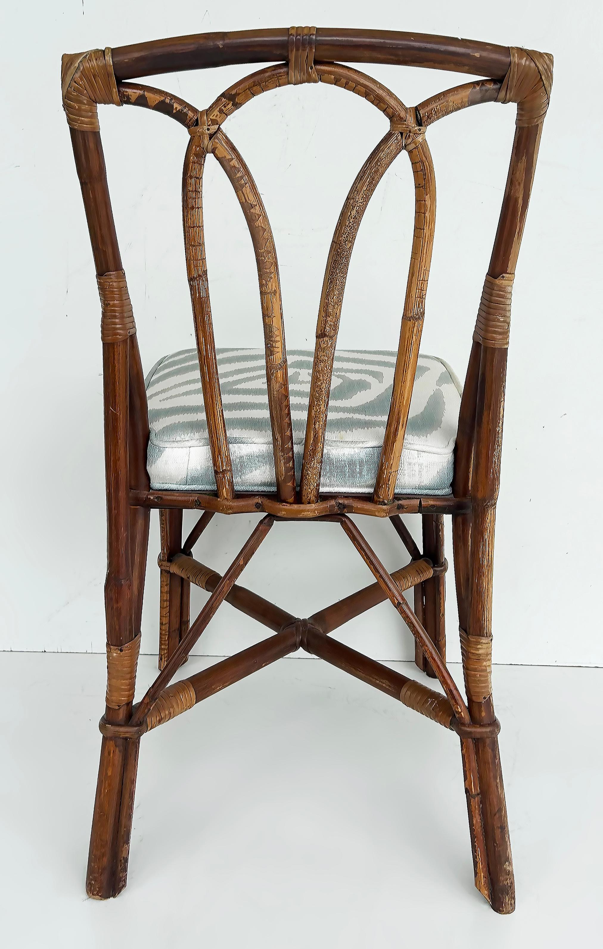 Tessuto Sedie laterali in rattan costiero vintage con cuscini imbottiti, set da 4 in vendita