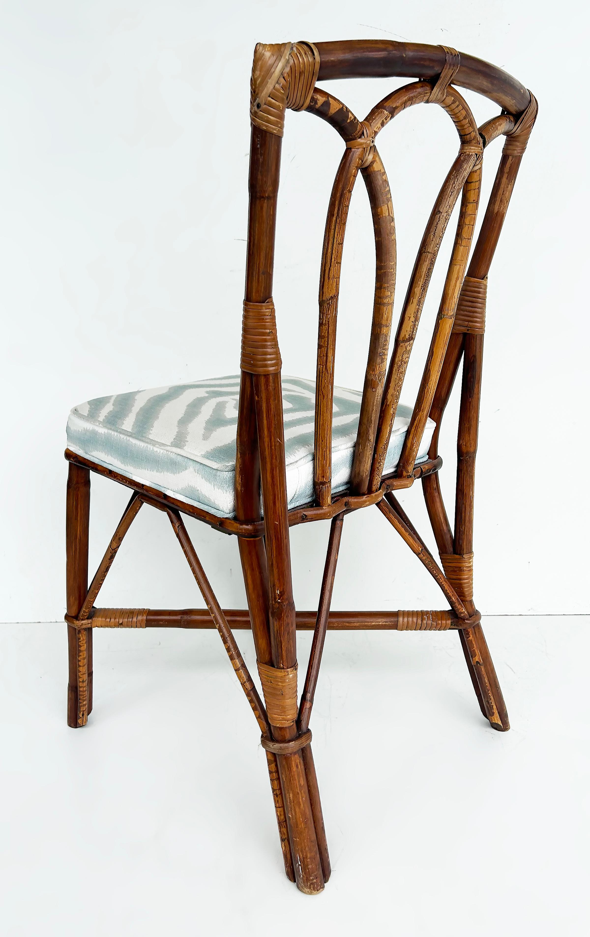Sedie laterali in rattan costiero vintage con cuscini imbottiti, set da 4 in vendita 1