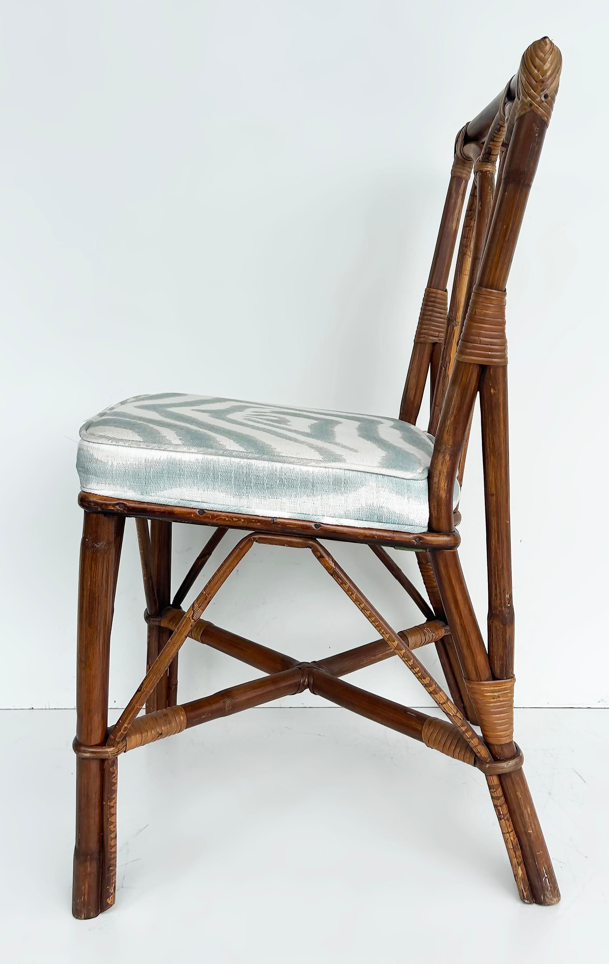 Sedie laterali in rattan costiero vintage con cuscini imbottiti, set da 4 in vendita 2