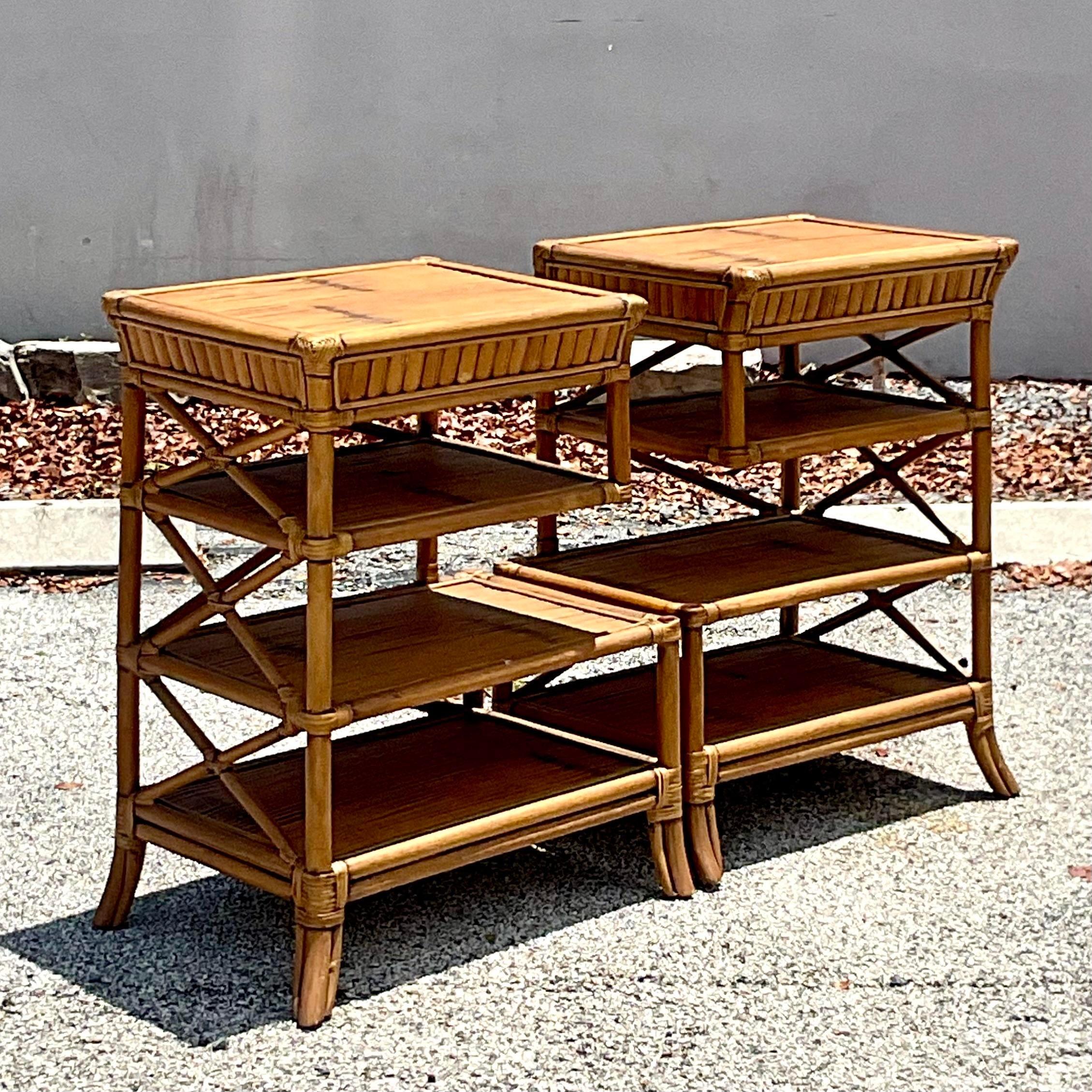 Pareja de mesas auxiliares vintage de ratán de la costa en Bueno estado para la venta en west palm beach, FL