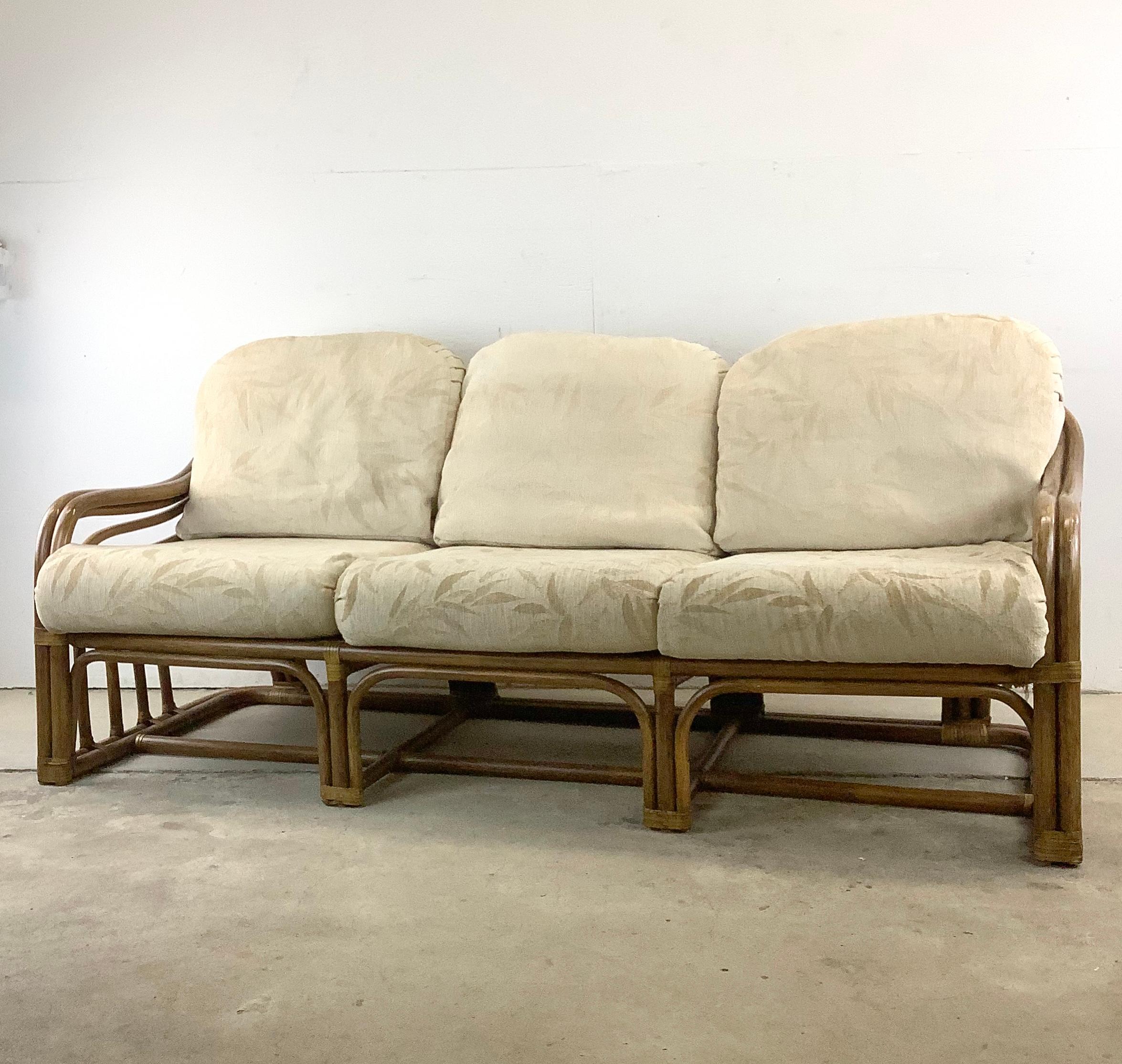 Coastal-Rattan-Sofa im Vintage-Stil nach Brown Jordan (Böhmisch) im Angebot