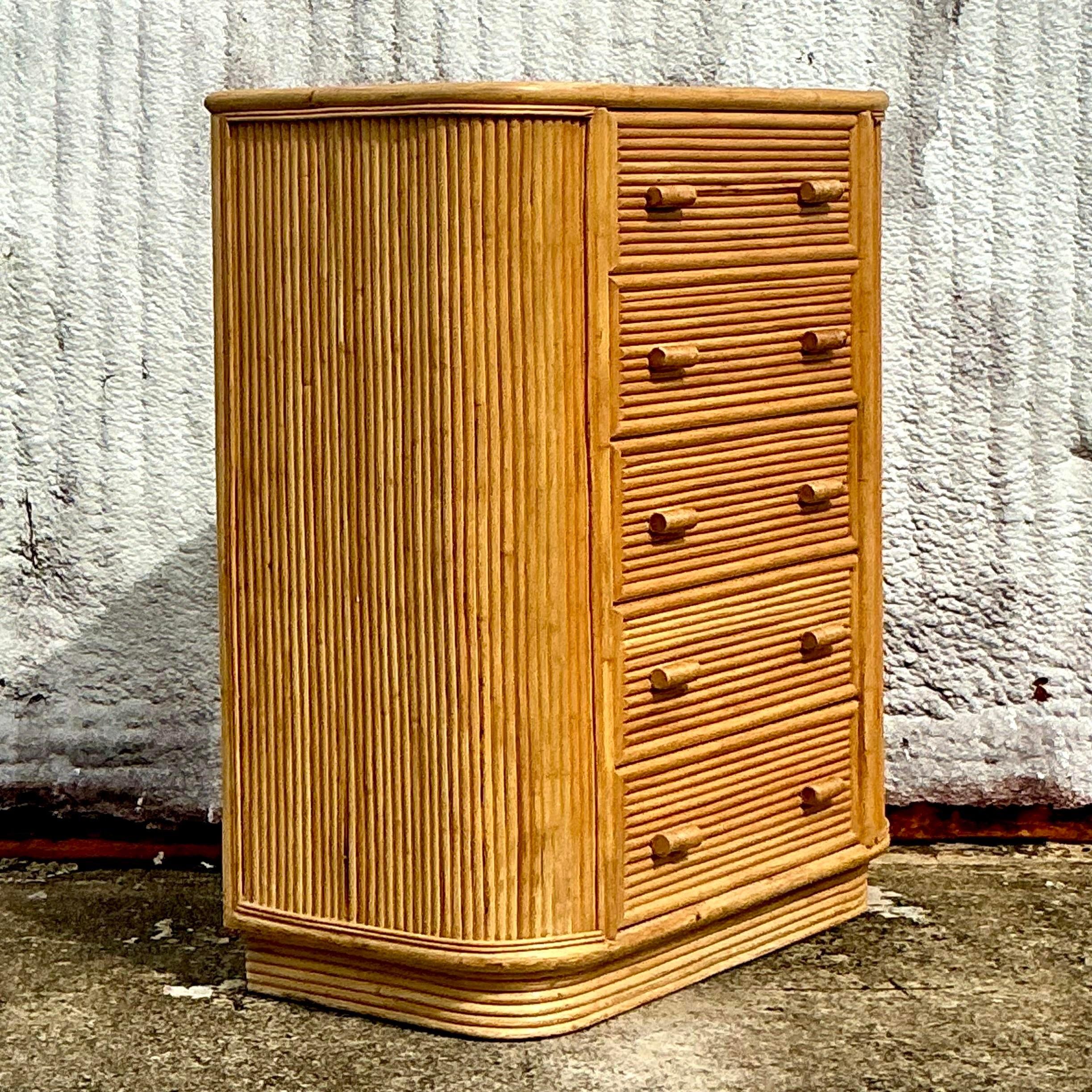 Filippino Cassettiera alta in rattan costiero vintage in vendita