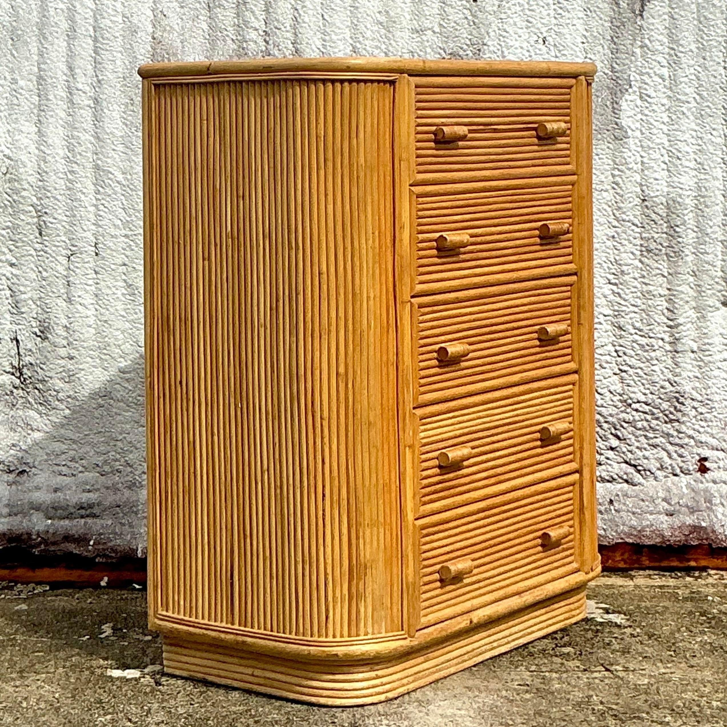 Cassettiera alta in rattan costiero vintage In condizioni buone in vendita a west palm beach, FL