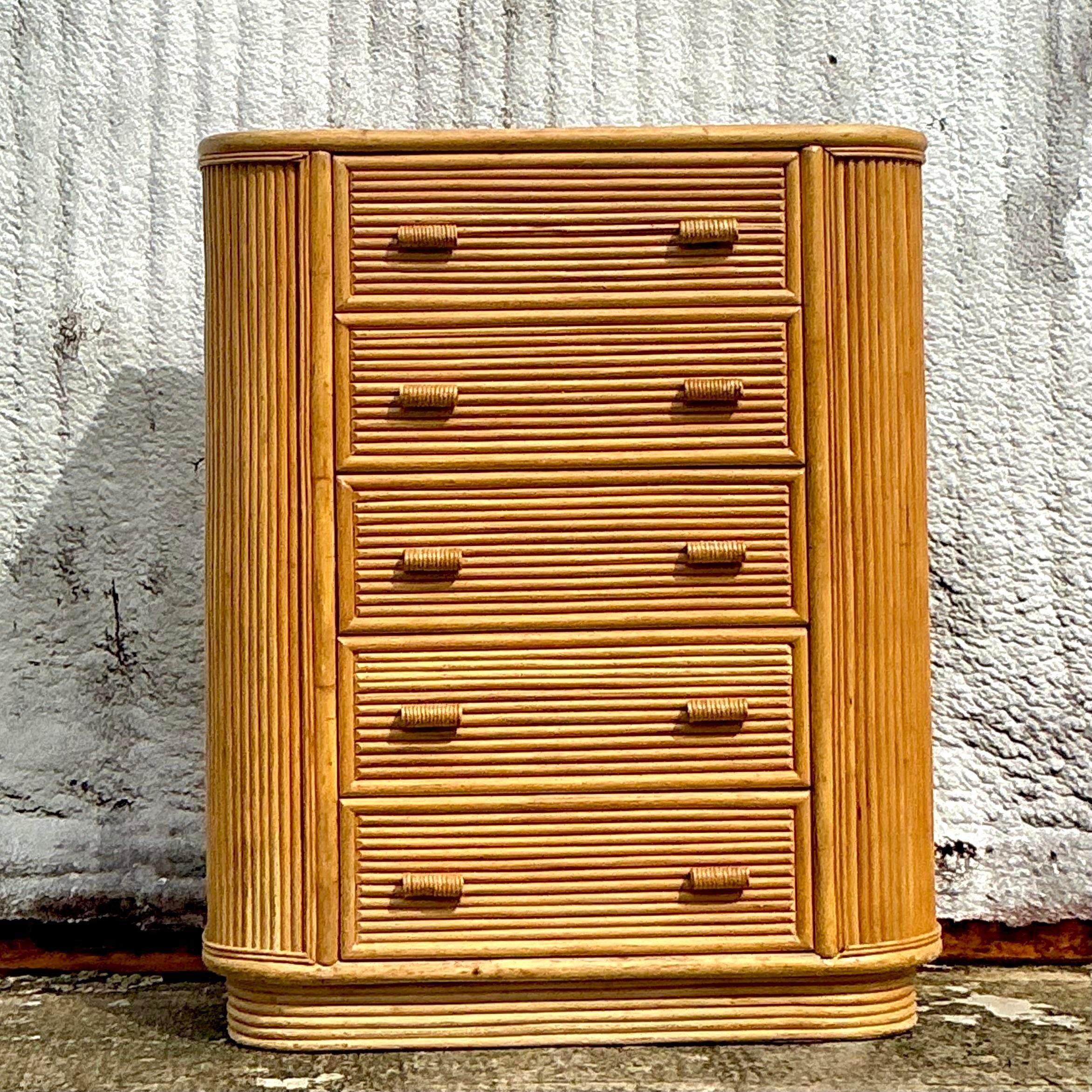 XX secolo Cassettiera alta in rattan costiero vintage in vendita