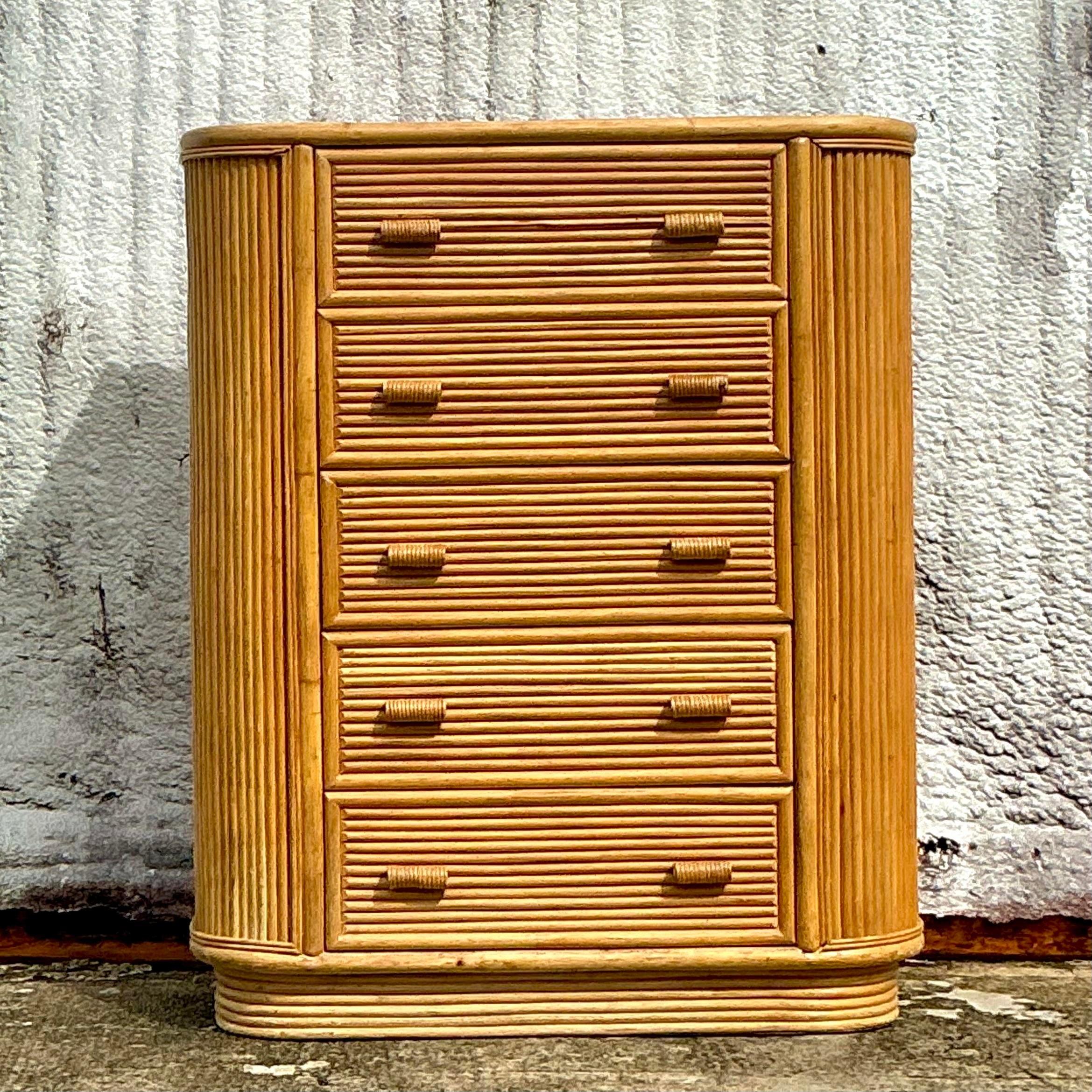 Rattan Cassettiera alta in rattan costiero vintage in vendita