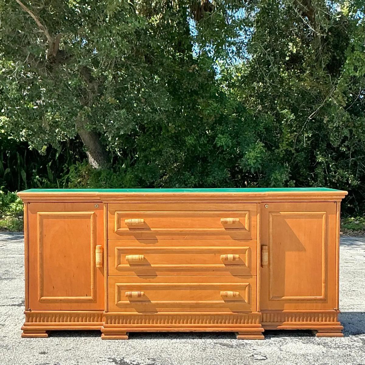 Credenza in rattan vintage con finiture in rattan In condizioni buone in vendita a West Palm Beach, FL