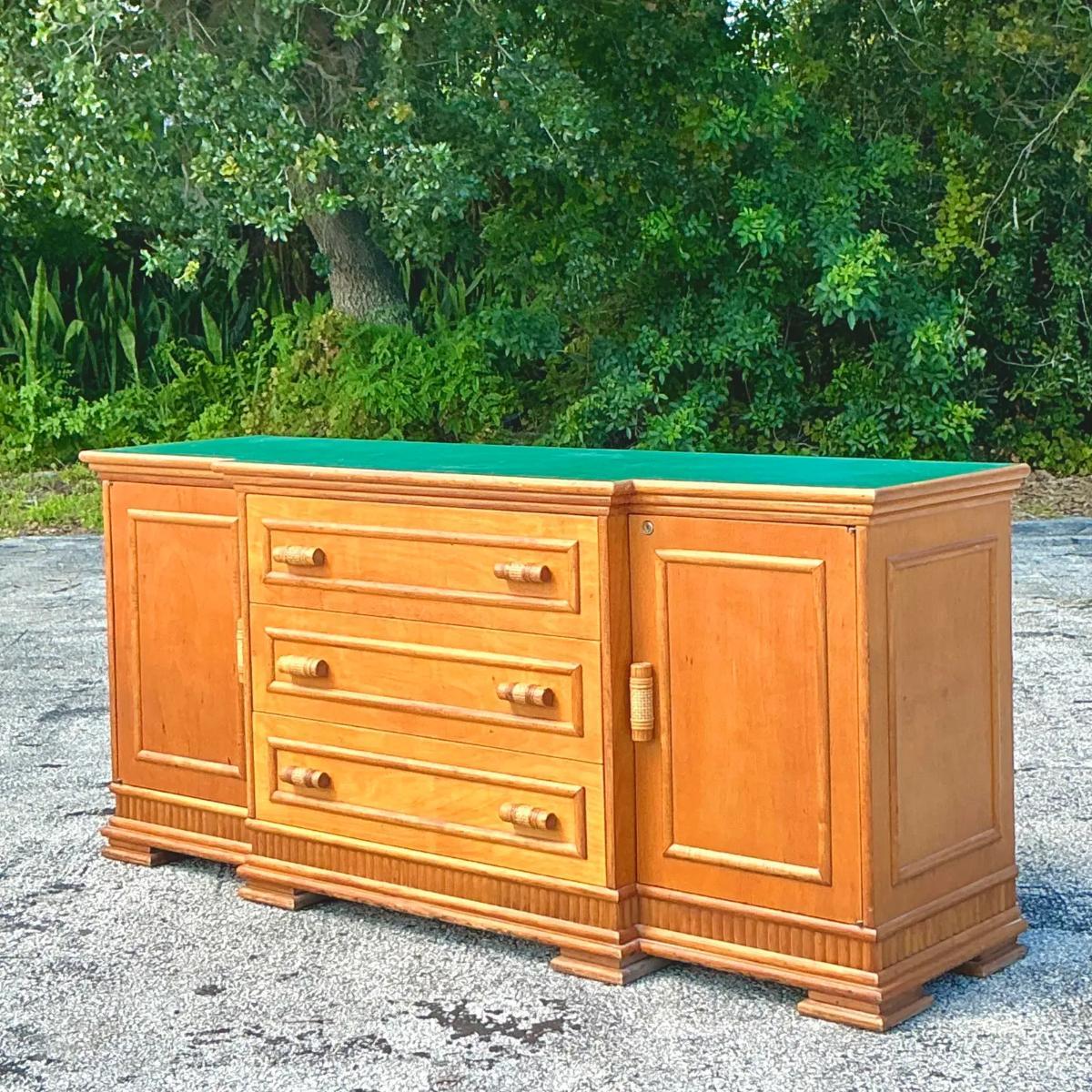 XX secolo Credenza in rattan vintage con finiture in rattan in vendita
