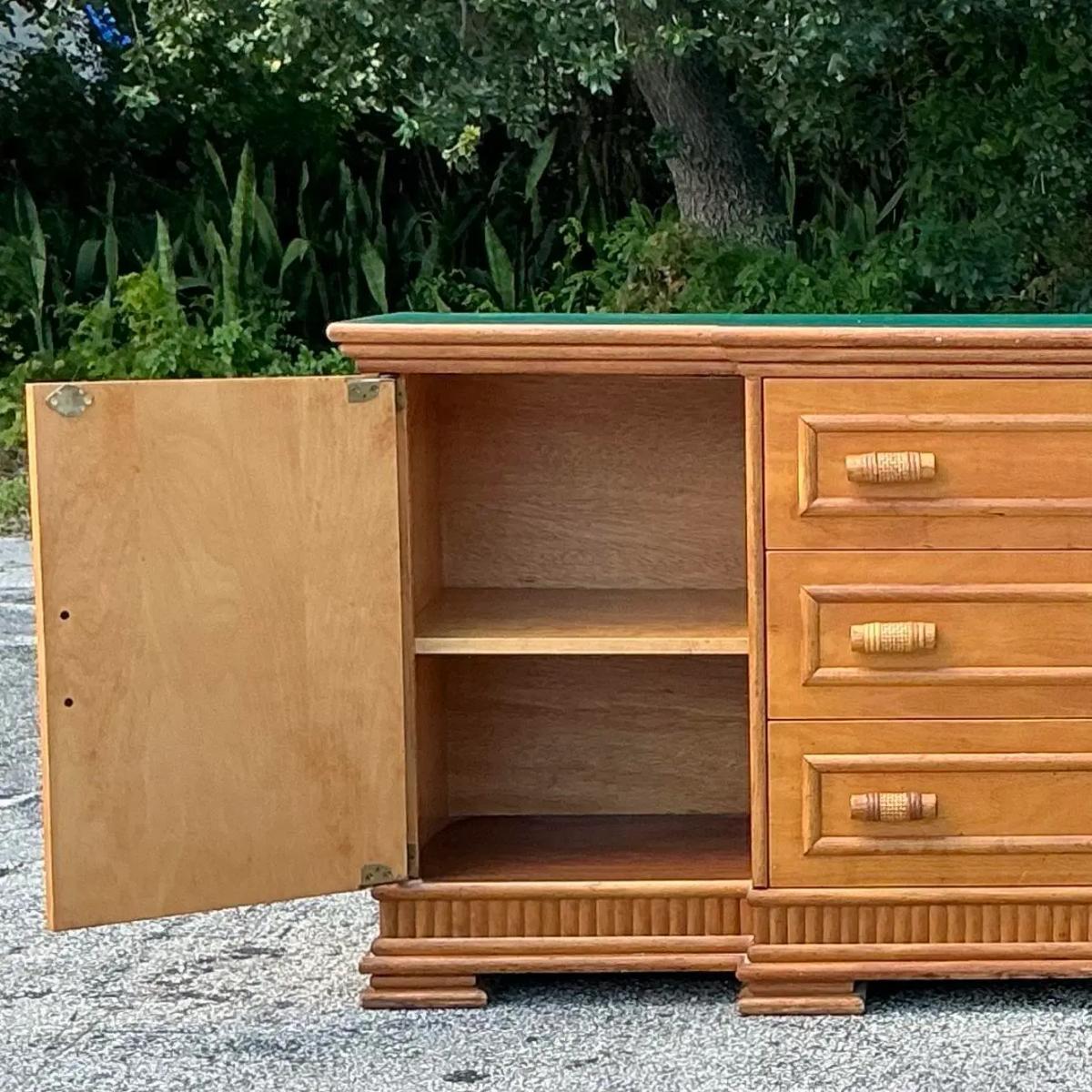 Credenza in rattan vintage con finiture in rattan in vendita 2