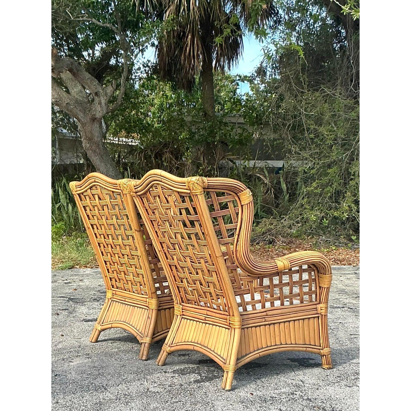 Vintage Coastal Rattan-Ohrensessel mit Ohrensesseln - ein Paar im Zustand „Gut“ im Angebot in west palm beach, FL