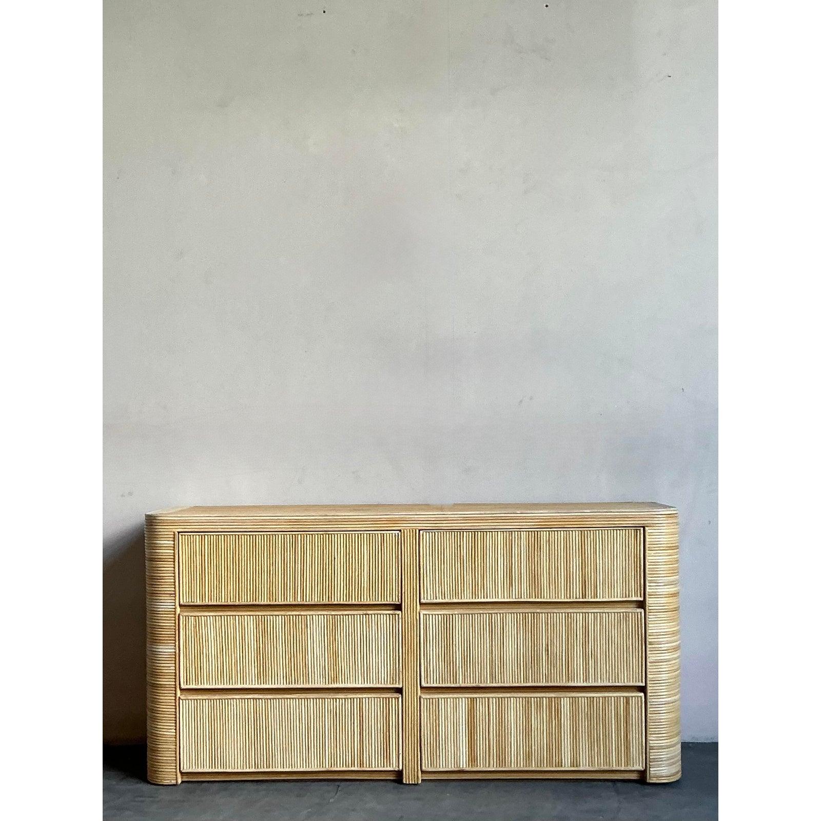 Rattan Comò a sei cassetti in canna costiera vintage in vendita