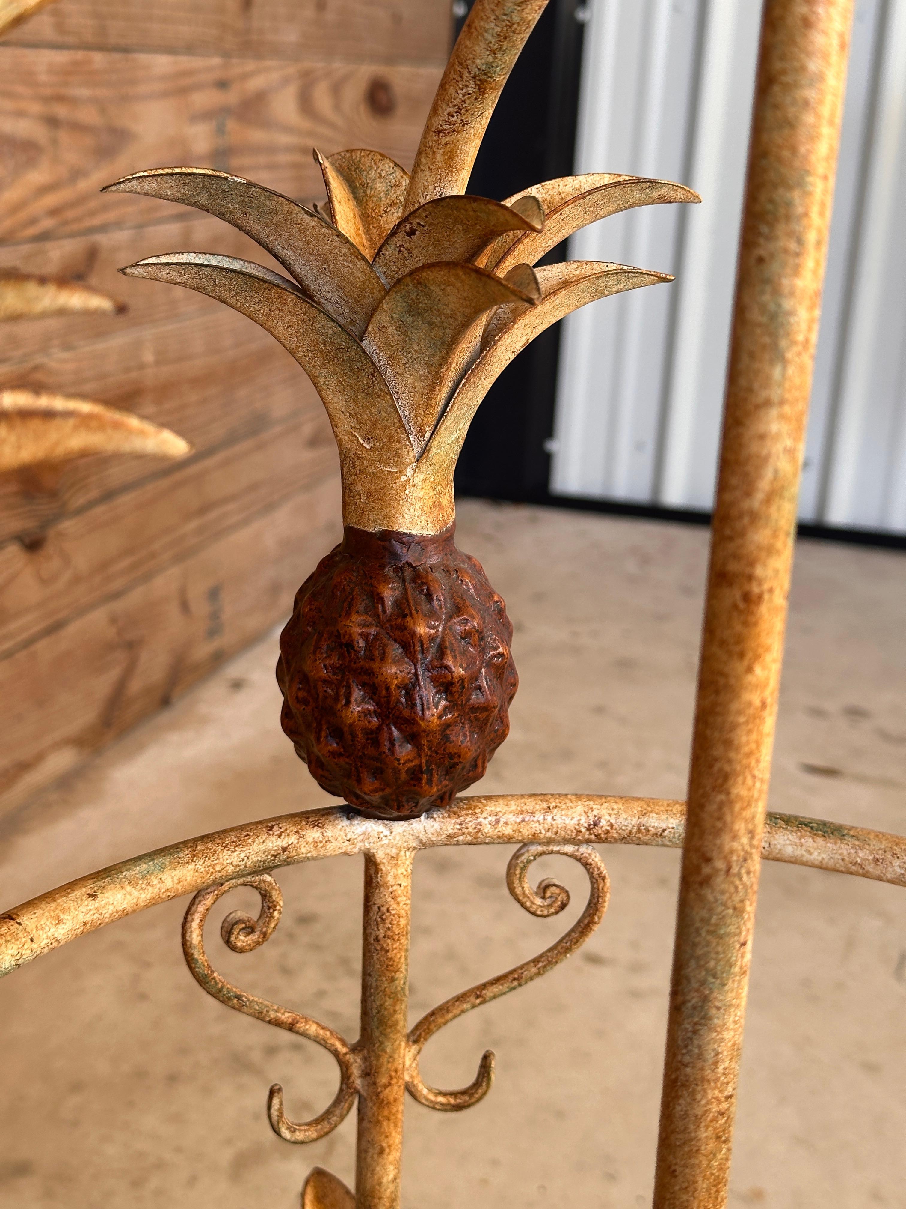 Lampadario a ananas in metallo patinato Coastal Regency vintage in vendita 1