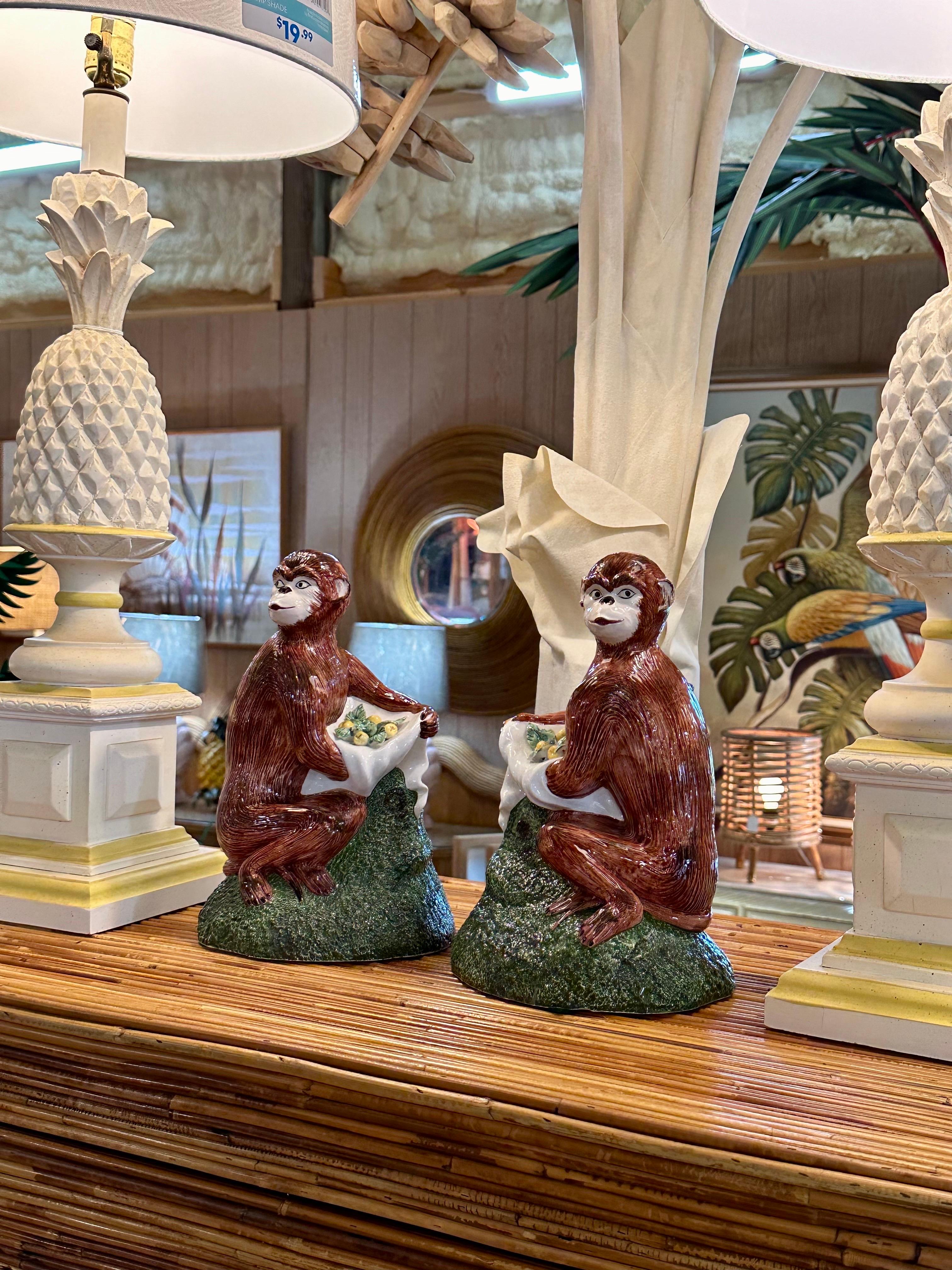 Pareja de monos italianos figurativos de porcelana esmaltada Vintage Coastal Regency en venta 2