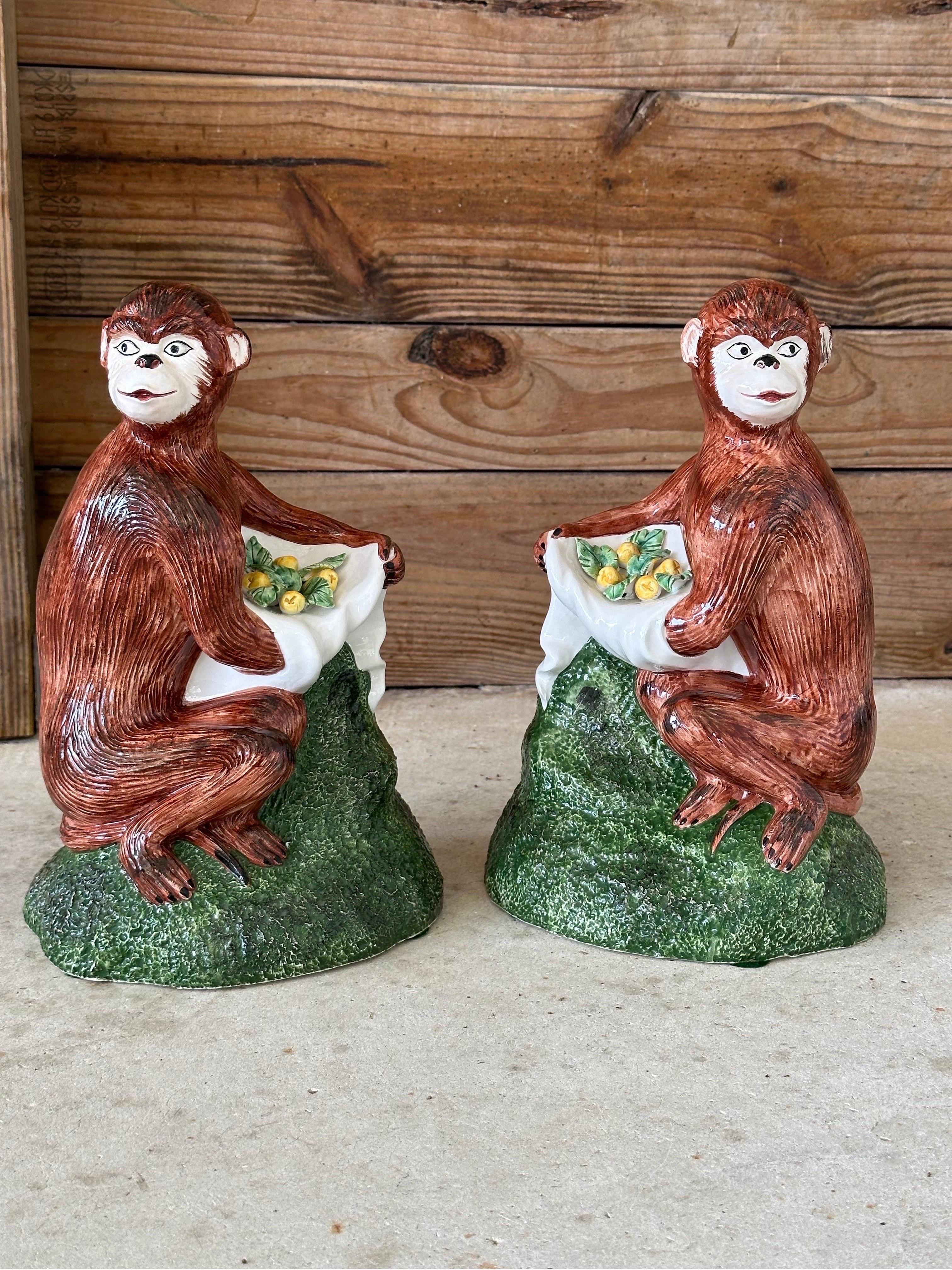 Pareja de monos italianos figurativos de porcelana esmaltada Vintage Coastal Regency en venta 3