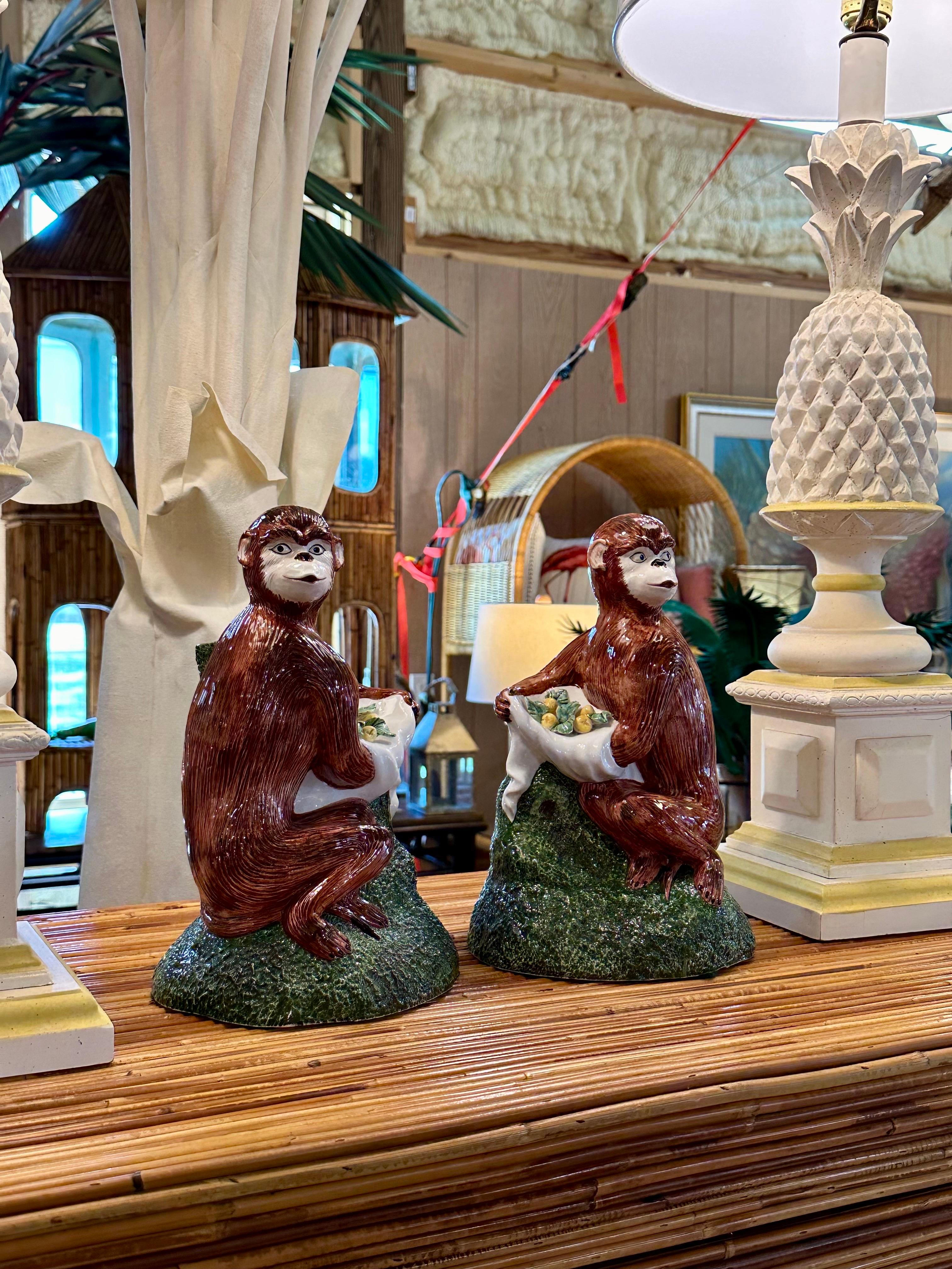 Pareja de monos italianos figurativos de porcelana esmaltada Vintage Coastal Regency en venta 4