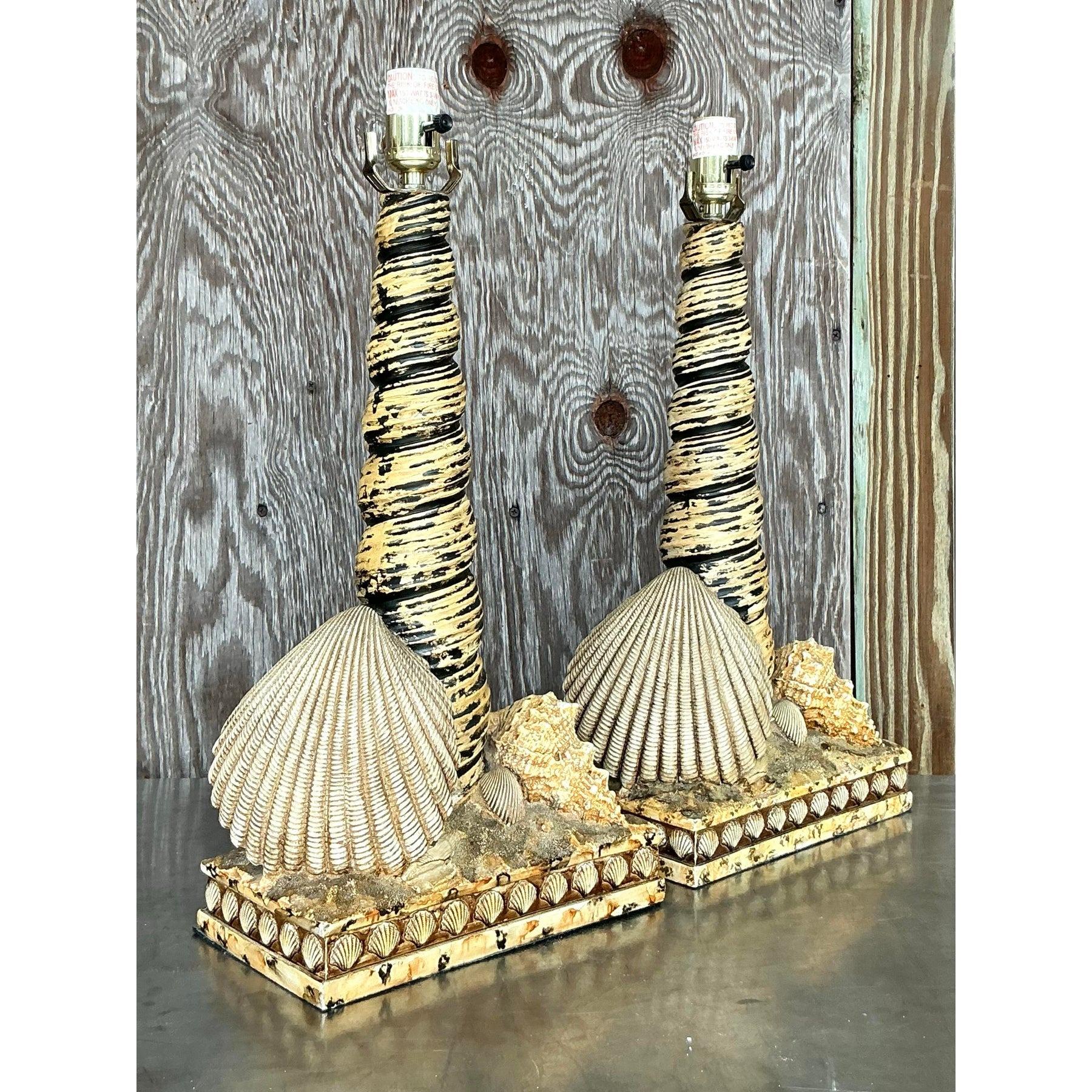 Lámparas de concha de resina costeras vintage - un par en venta 1