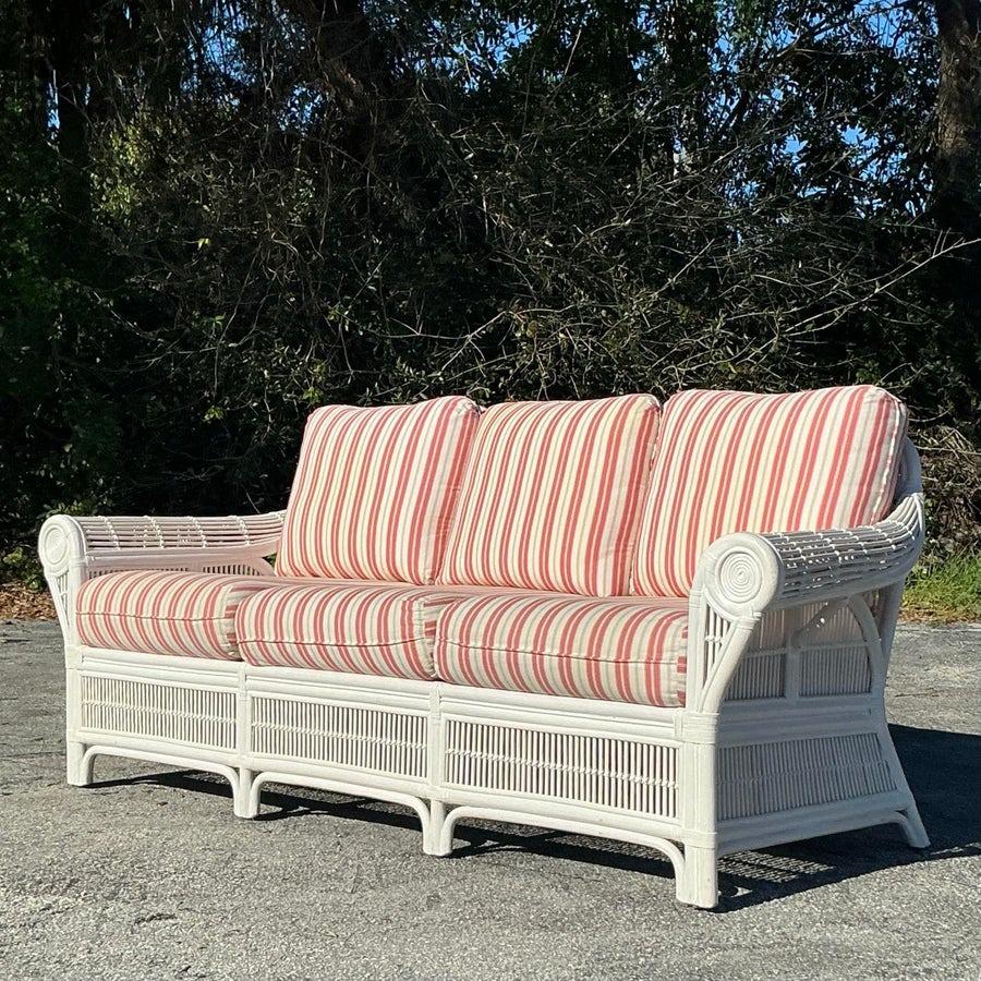 Divano in rattan vintage Coastal Roll Arm In condizioni buone in vendita a west palm beach, FL
