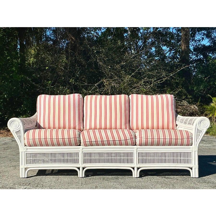 Tessuto Divano in rattan vintage Coastal Roll Arm in vendita