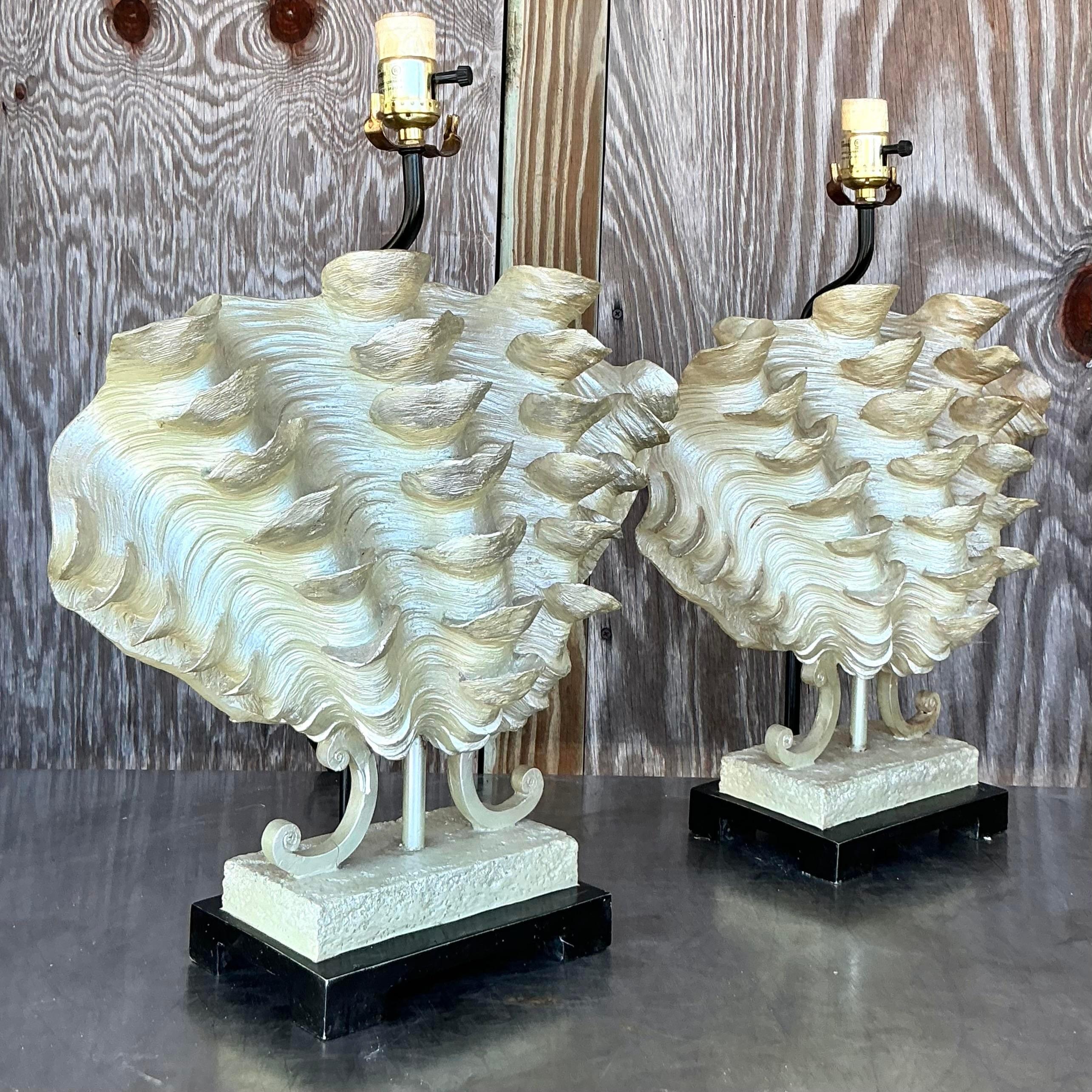 Metallo Lampade a conchiglia con volant vintage - una coppia in vendita