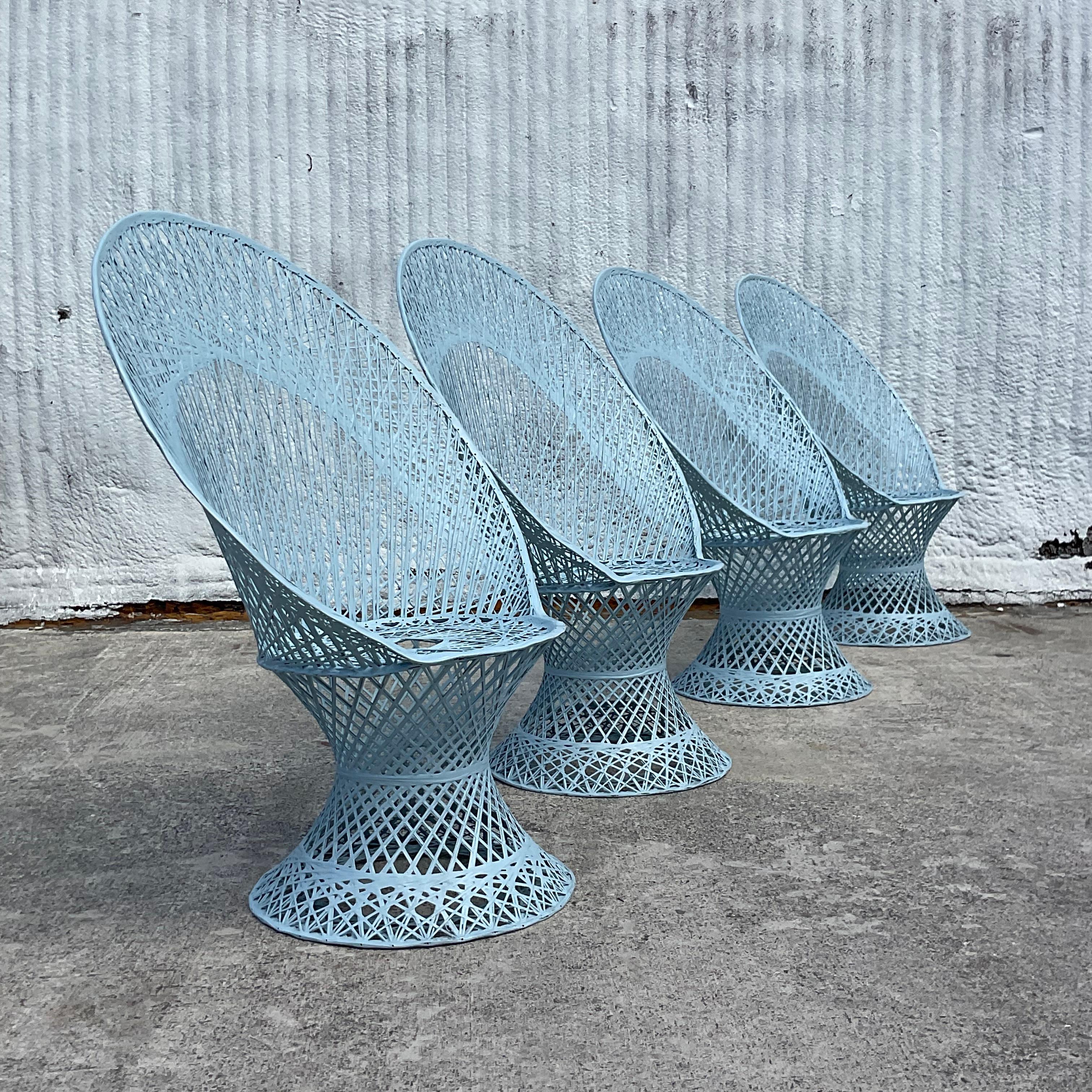 Vintage Coastal Russell Woodard Spun Fiberglass Peacock Chairs, Set of 4 In Good Condition In west palm beach, FL