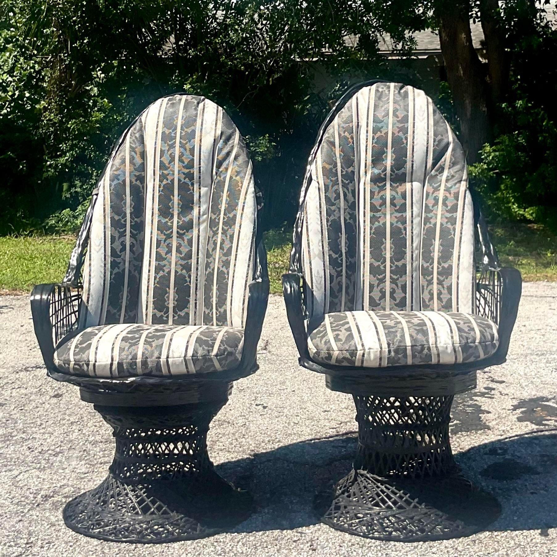 Vintage Coastal Russell Woodard Spun Fiberglass Swivel Chairs - a Pair In Good Condition For Sale In west palm beach, FL