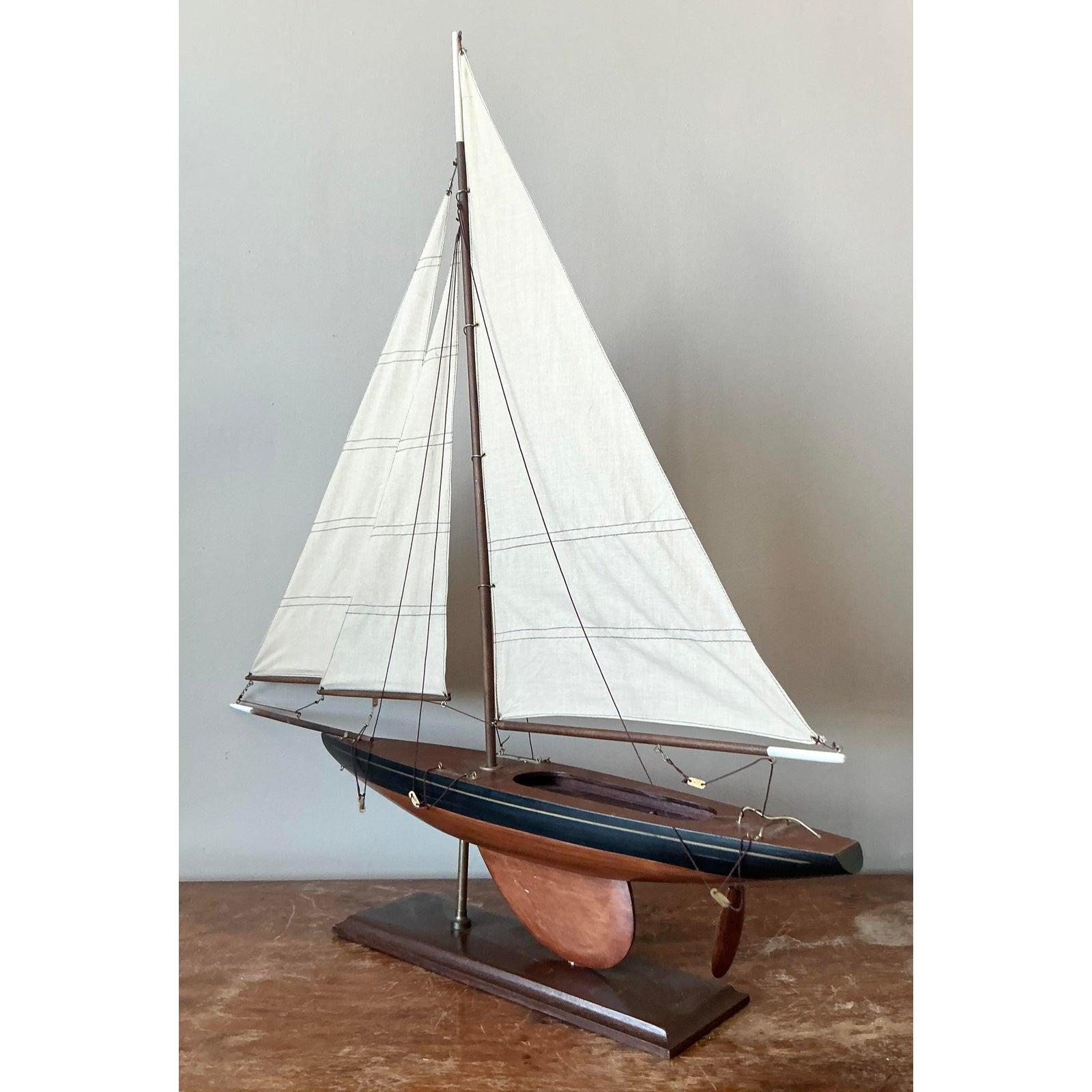 XX secolo Modello di barca a vela vintage in scala costiera in vendita